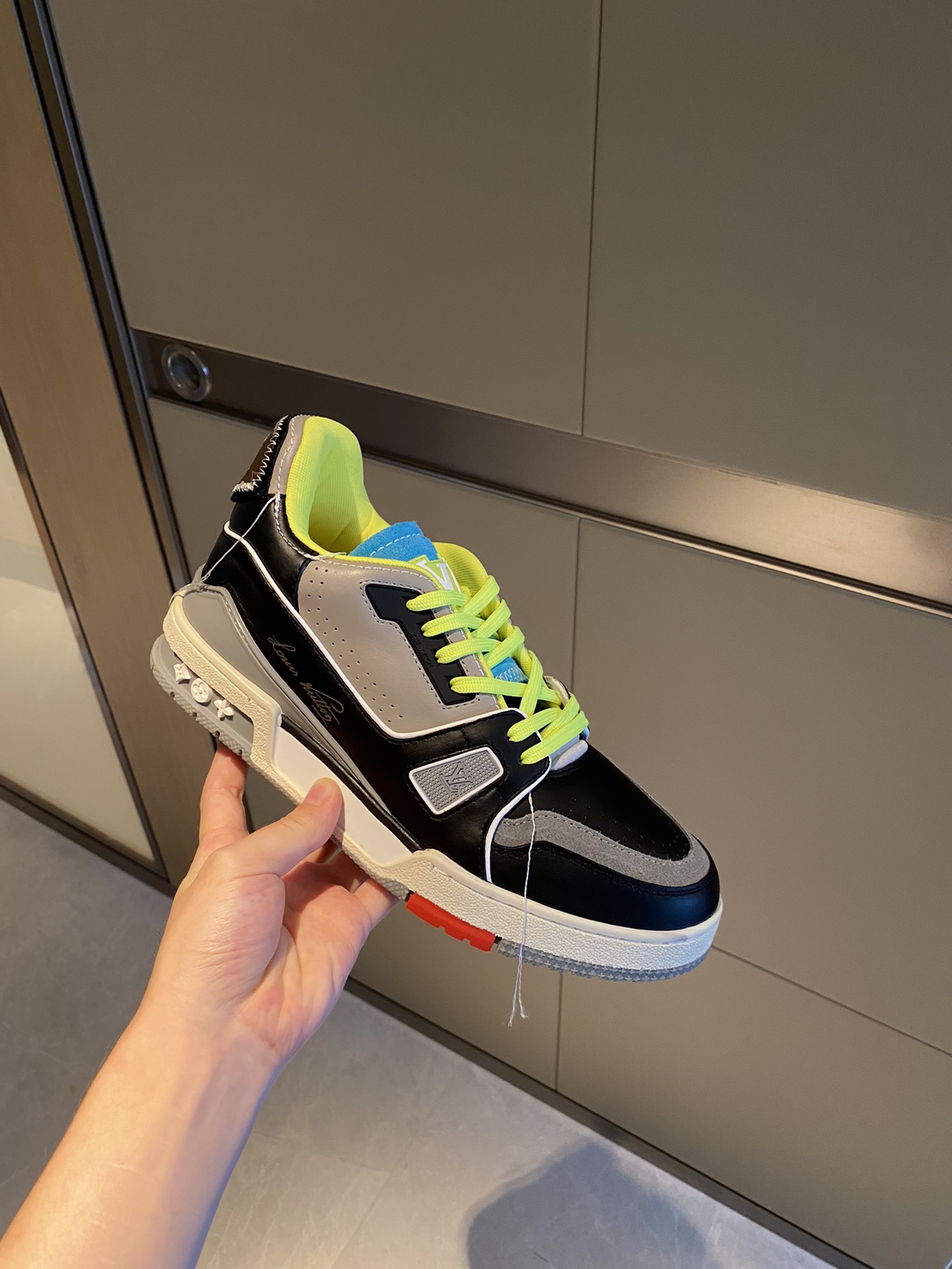 Louis Vuitton LV TRAINERS SNEAKER 9 - vstockx