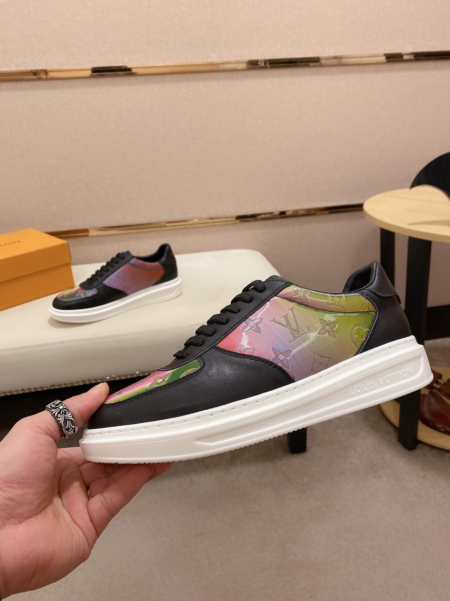 Louis Vuitton Low Top sneaker 117 - vstockx