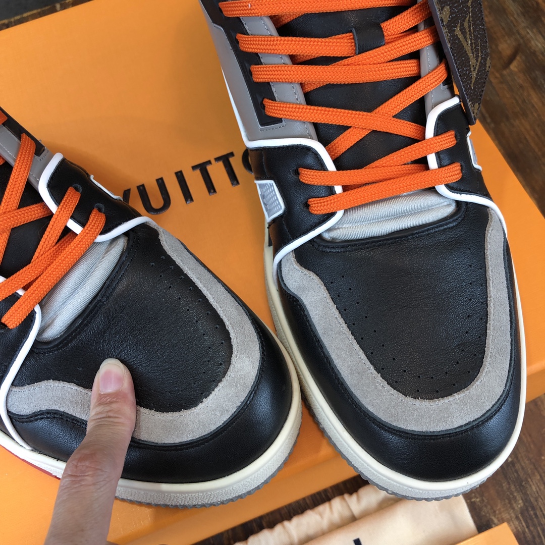 Louis Vuitton Trainer Sneakers 20 - vstockx