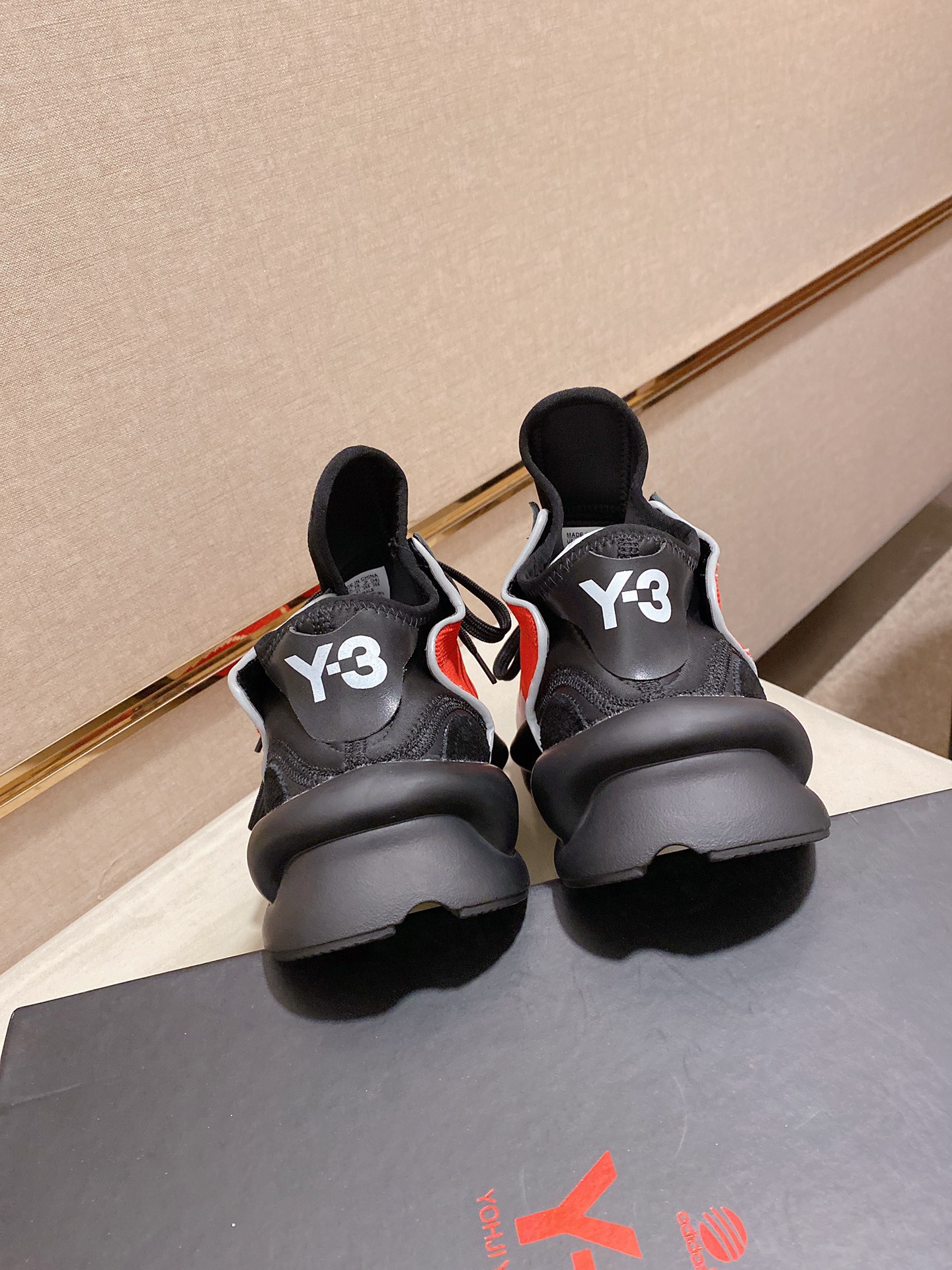 Y-3 Kaiwa Lace-Up Sneakers 11 - vstockx