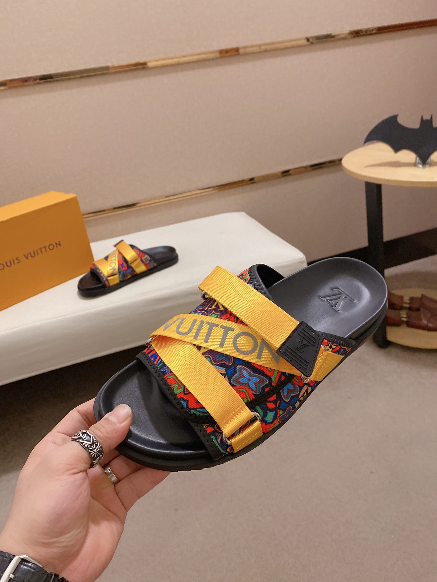 Louis Vuitton Honolulu Sneaker 12 - vstockx