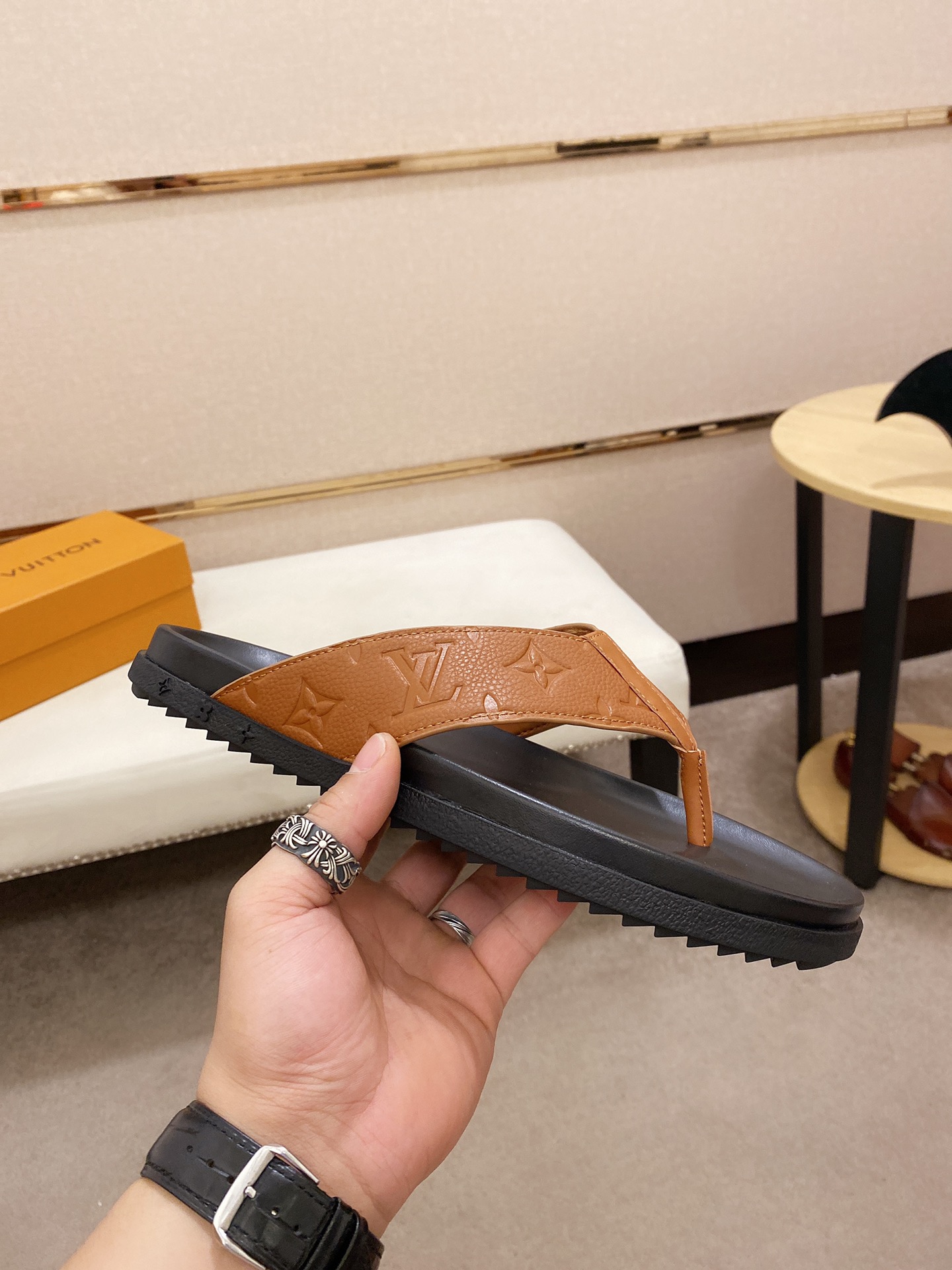 Louis Vuitton Slipper 12 - vstockx