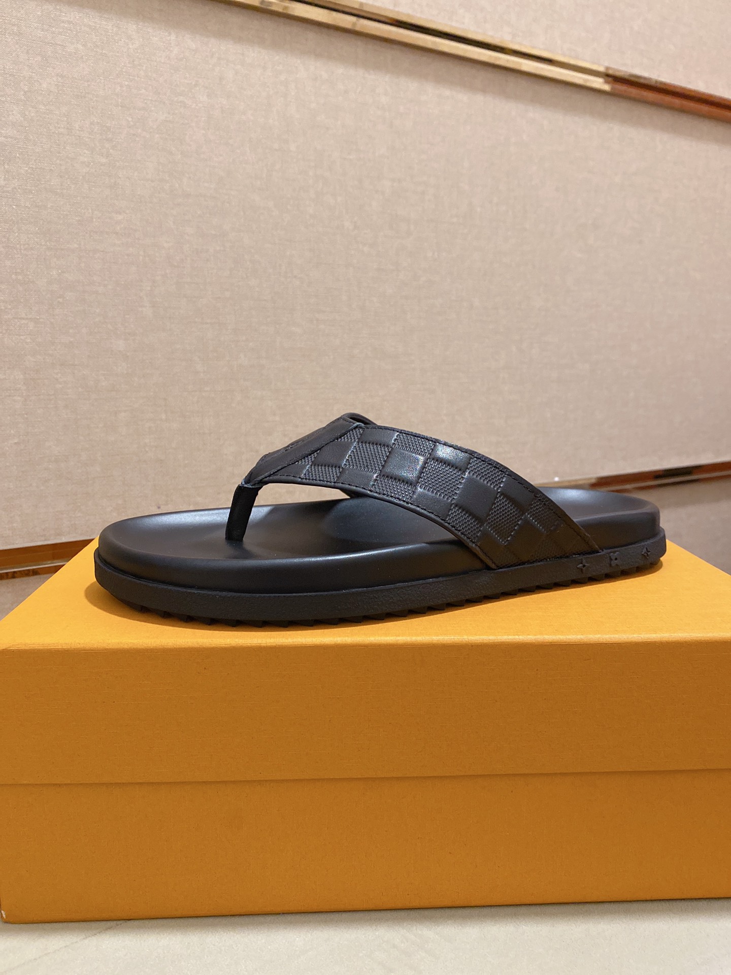 Louis Vuitton Slipper 5 - vstockx
