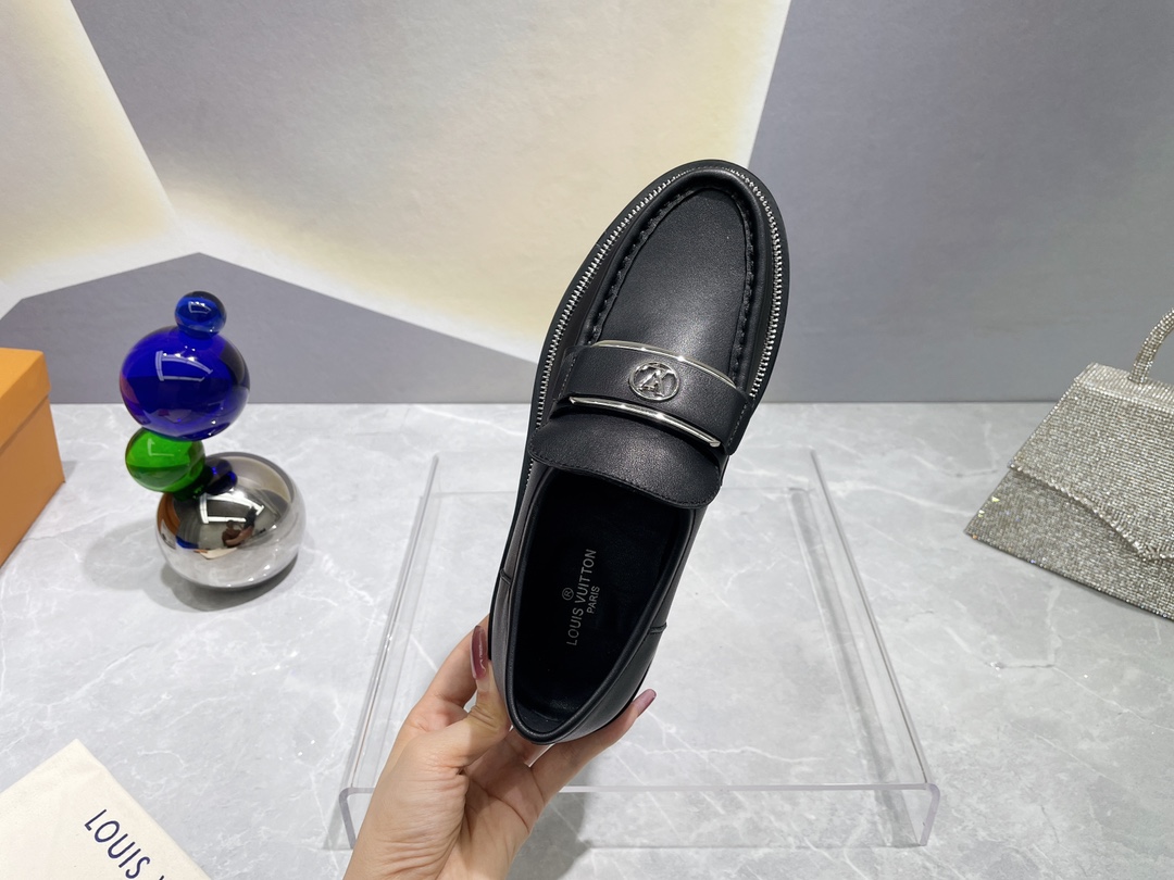 Louis Vuitton shoes WOMEN 3 - vstockx