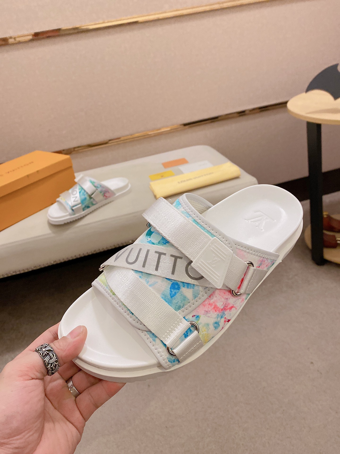 Louis Vuitton Honolulu Sneaker 8 - vstockx