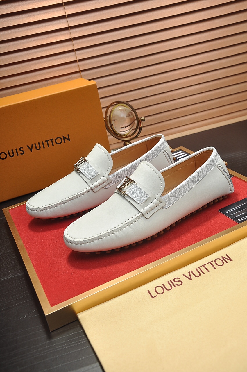 Louis Vuitton Leather Boots 11 - vstockx