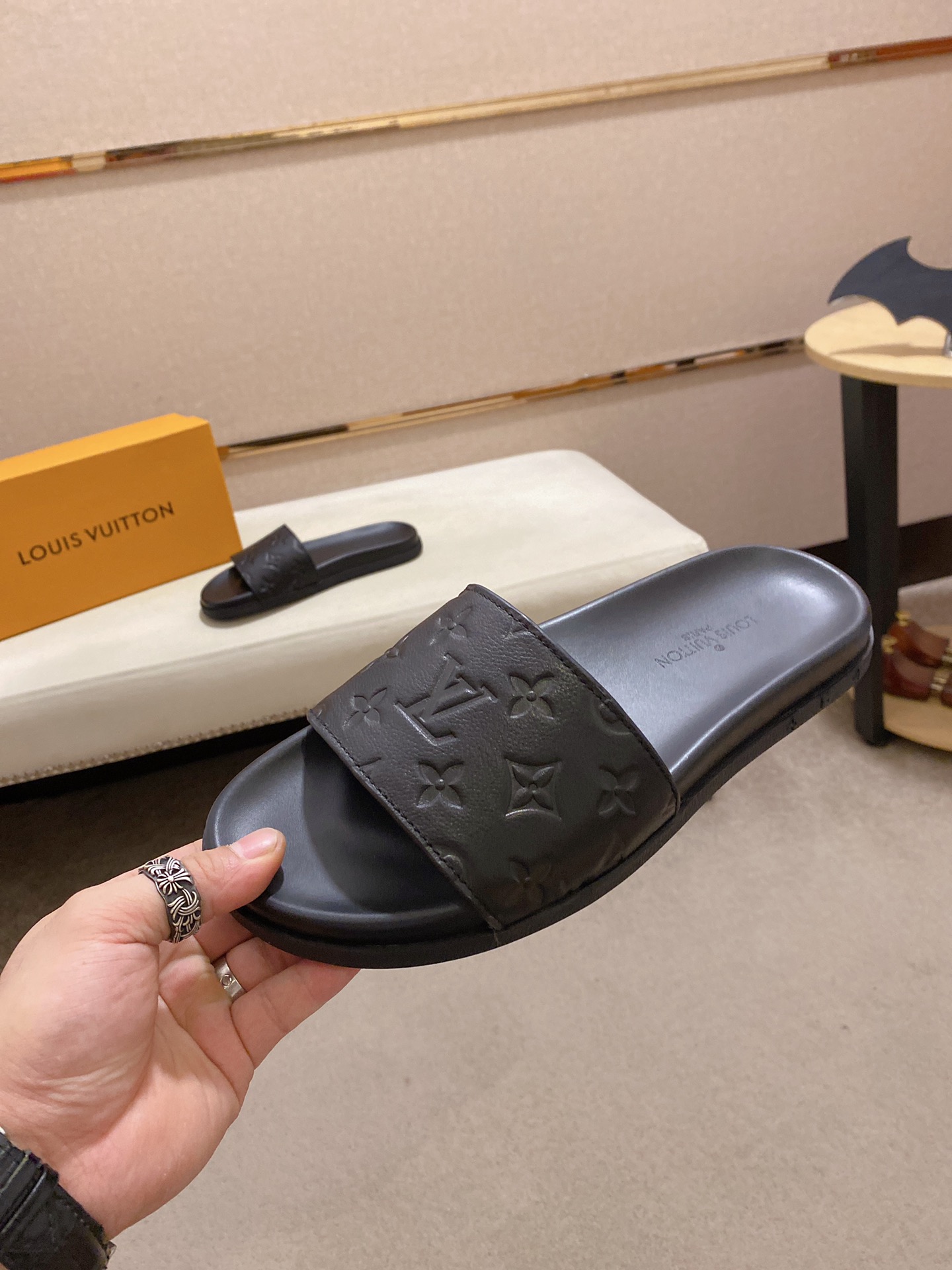 Louis Vuitton Slipper 9 - vstockx