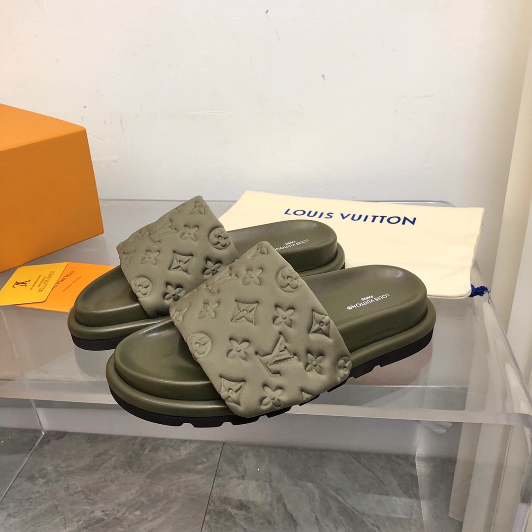 Louis Vuitton POOL PILLOW COMFORT MULES WOMEN 1 - vstockx