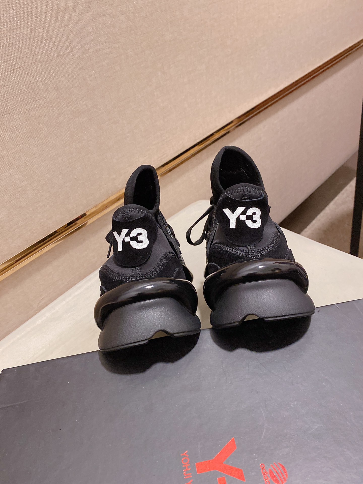 Y-3 Kaiwa Lace-Up Sneakers 16 - vstockx