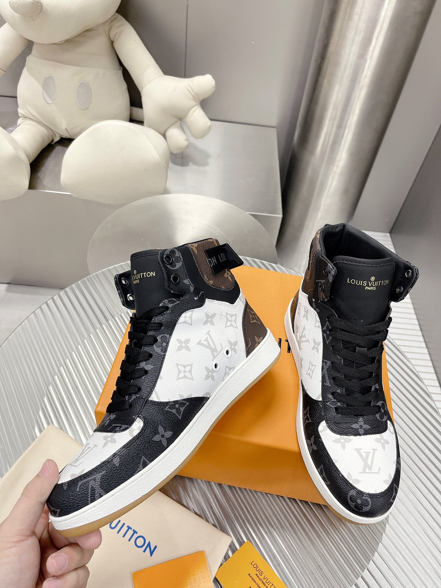 Louis Vuitton RIVOLI TRAINER BOOTS SNEAKER 11 - vstockx