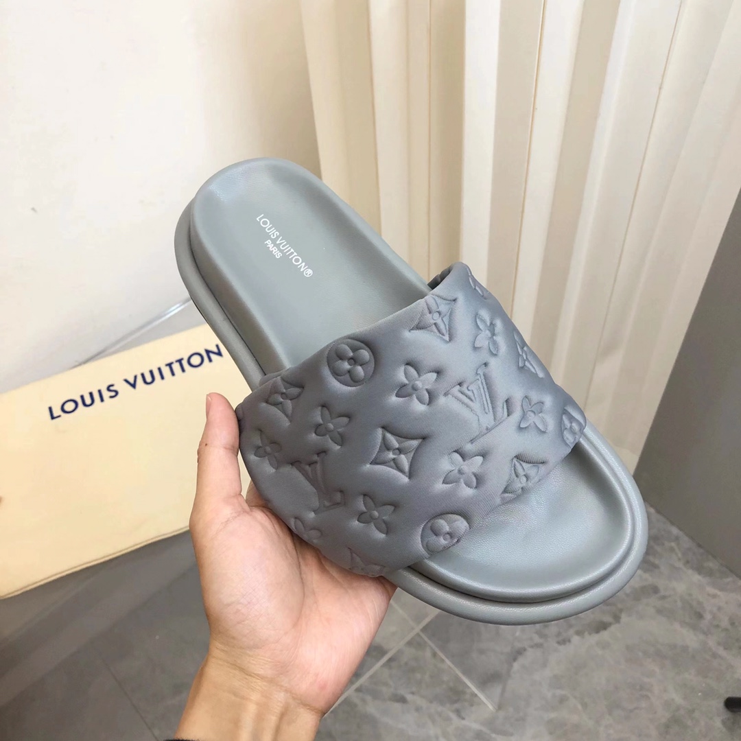 Louis Vuitton POOL PILLOW COMFORT MULES WOMEN 1 - vstockx