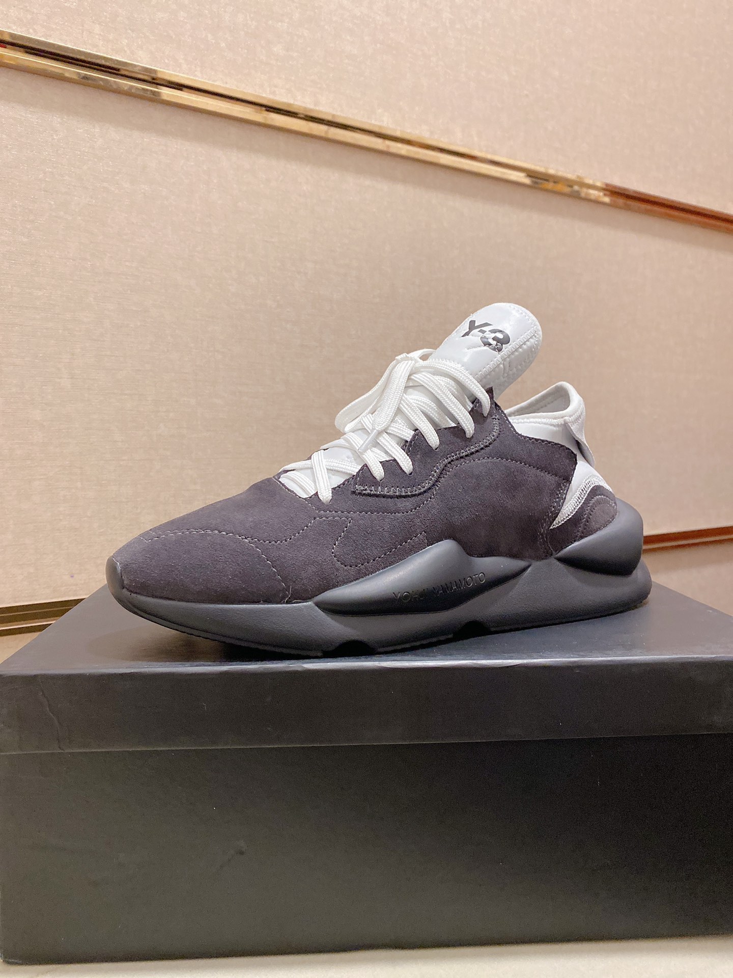 Y-3 Kaiwa Lace-Up Sneakers 18 - vstockx