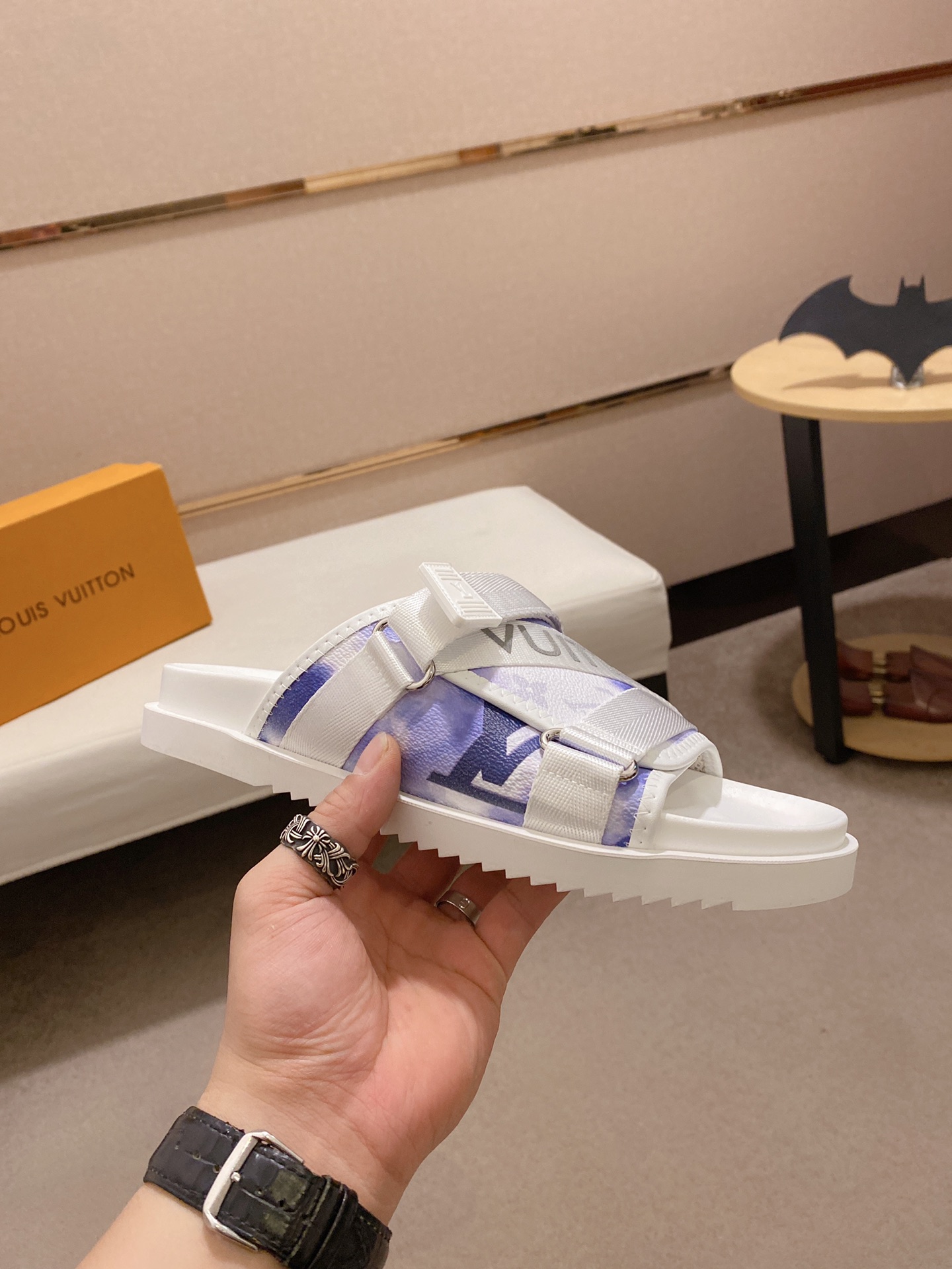 Louis Vuitton Honolulu Sneaker 11 - vstockx