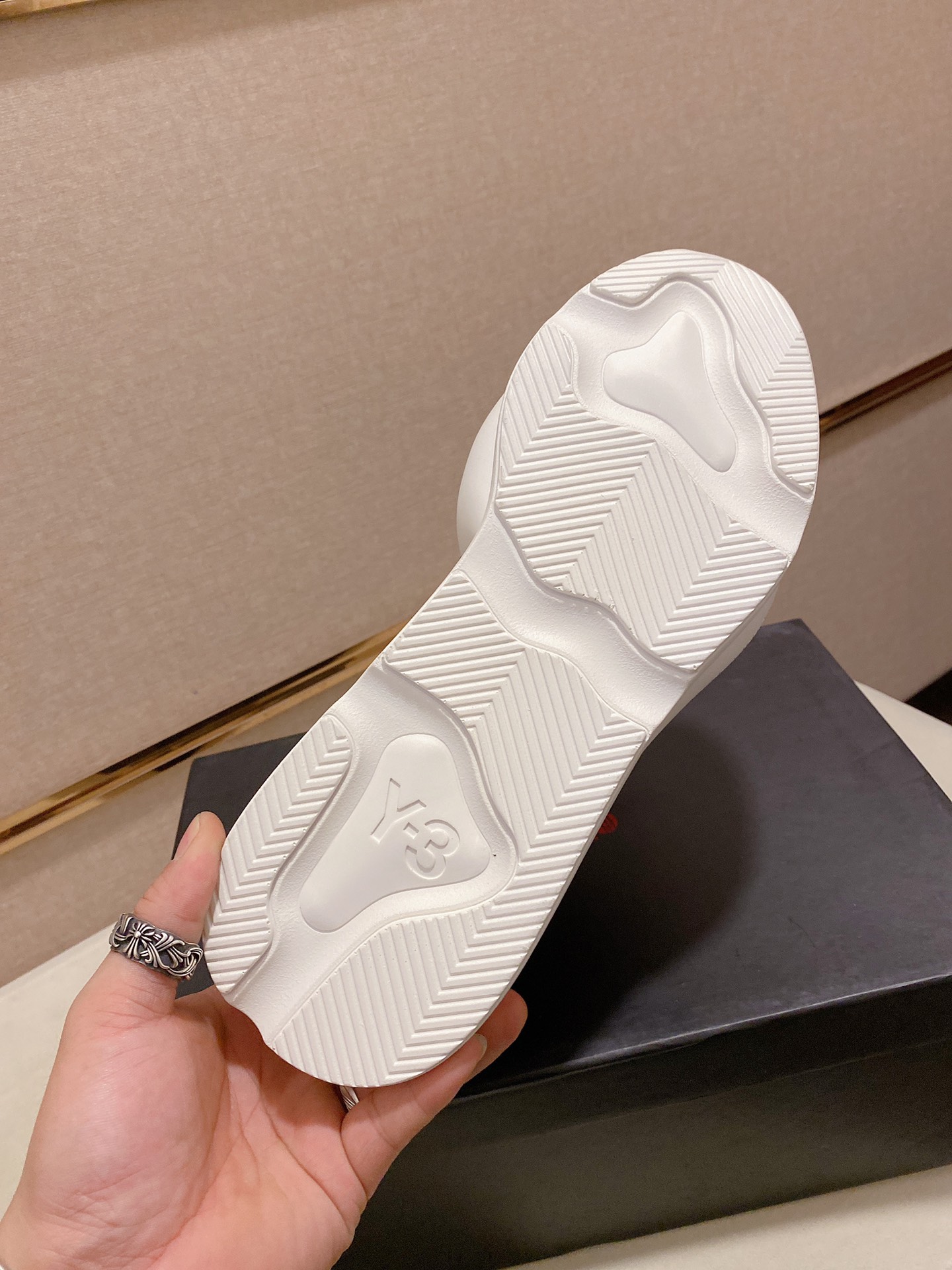 Y-3 Kaiwa Lace-Up Sneakers 19 - vstockx