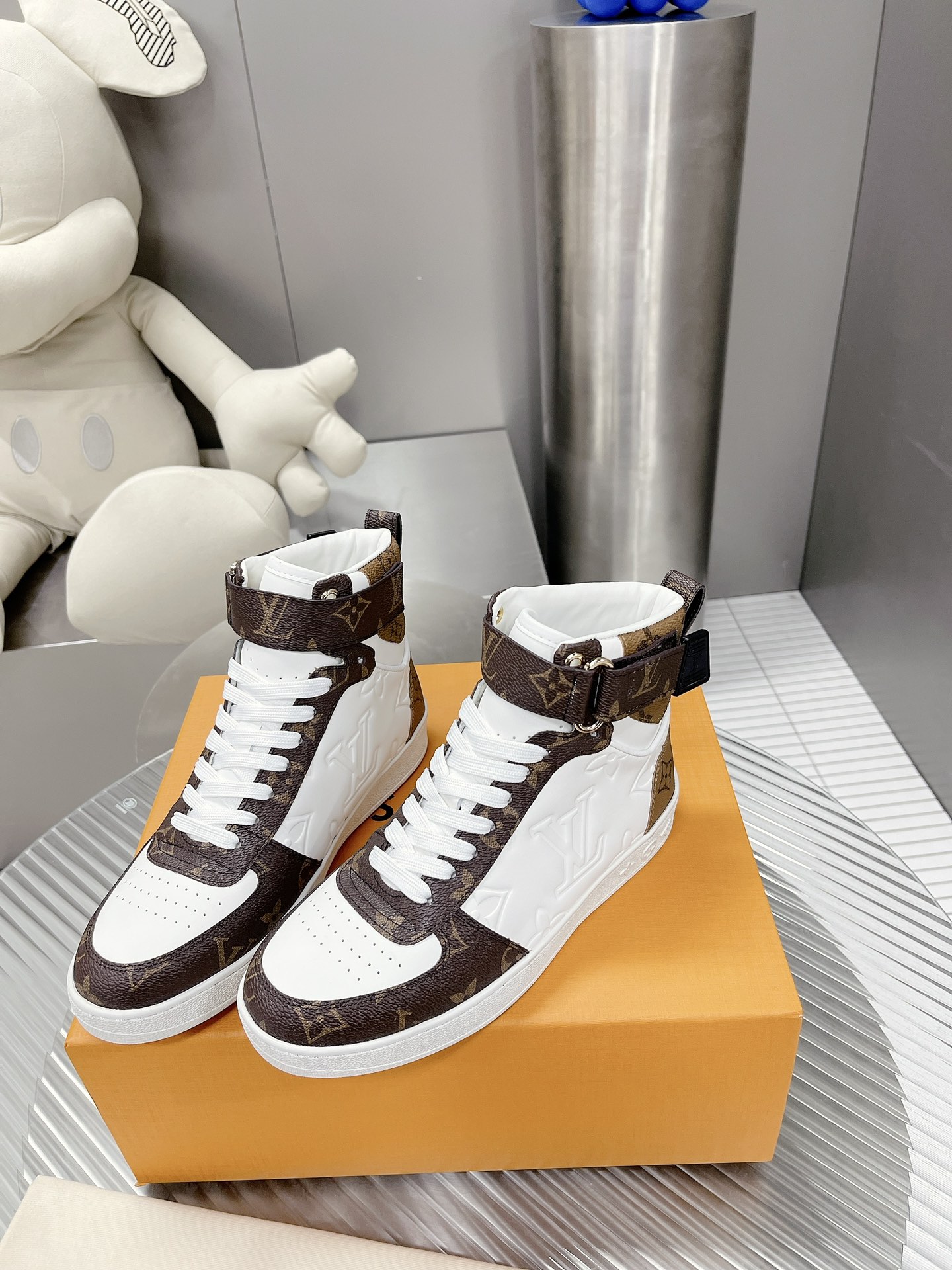 Louis Vuitton RIVOLI TRAINER BOOTS SNEAKER 11 - vstockx
