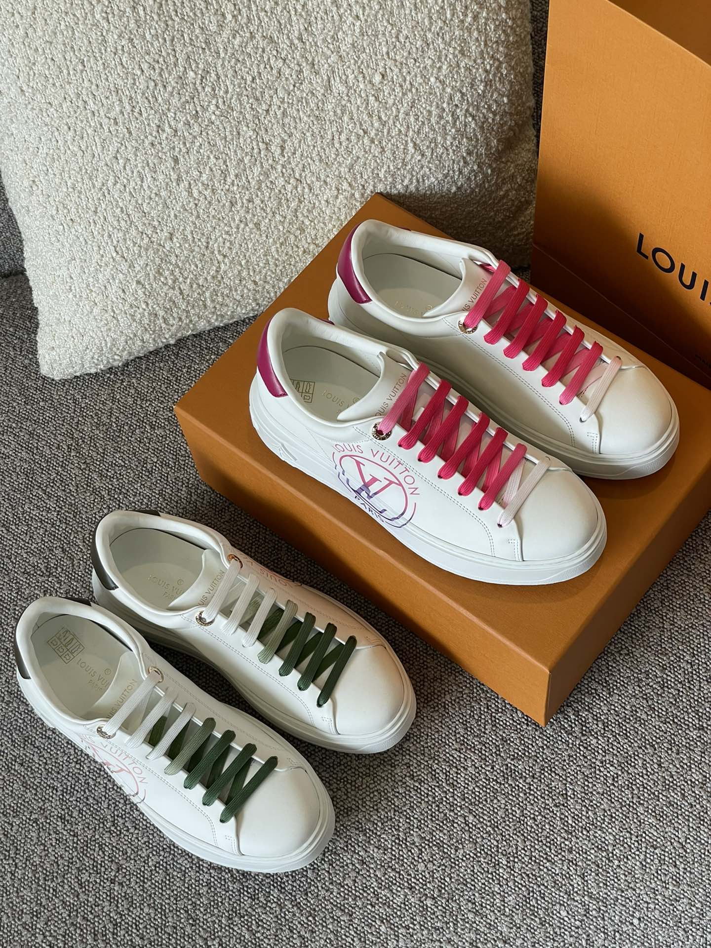 Louis Vuitton TIME OUT TRAINERS 1 - vstockx