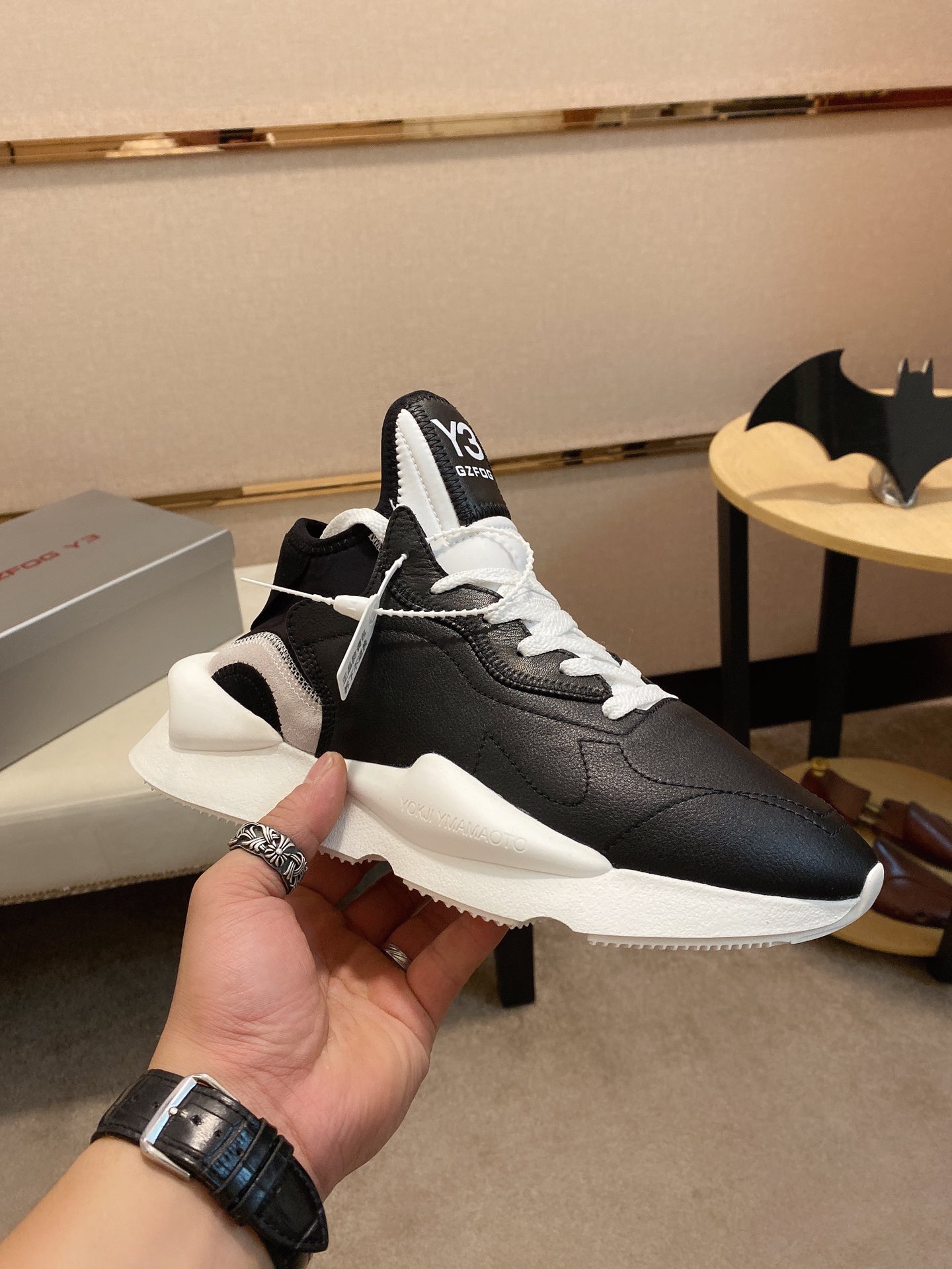 Y-3 Kaiwa Lace-Up Sneakers 43 - vstockx