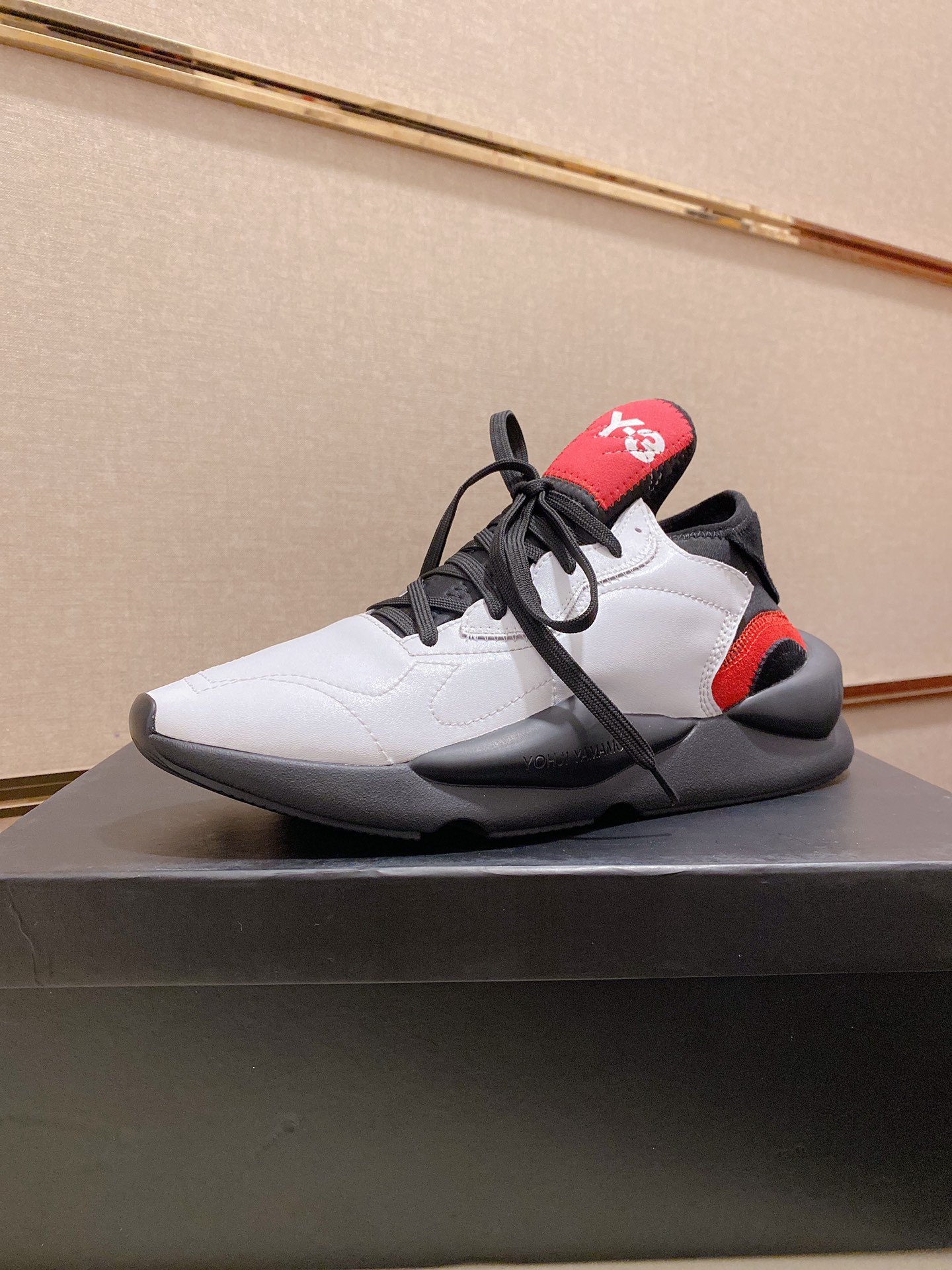 Y-3 Kaiwa Lace-Up Sneakers 20 - vstockx