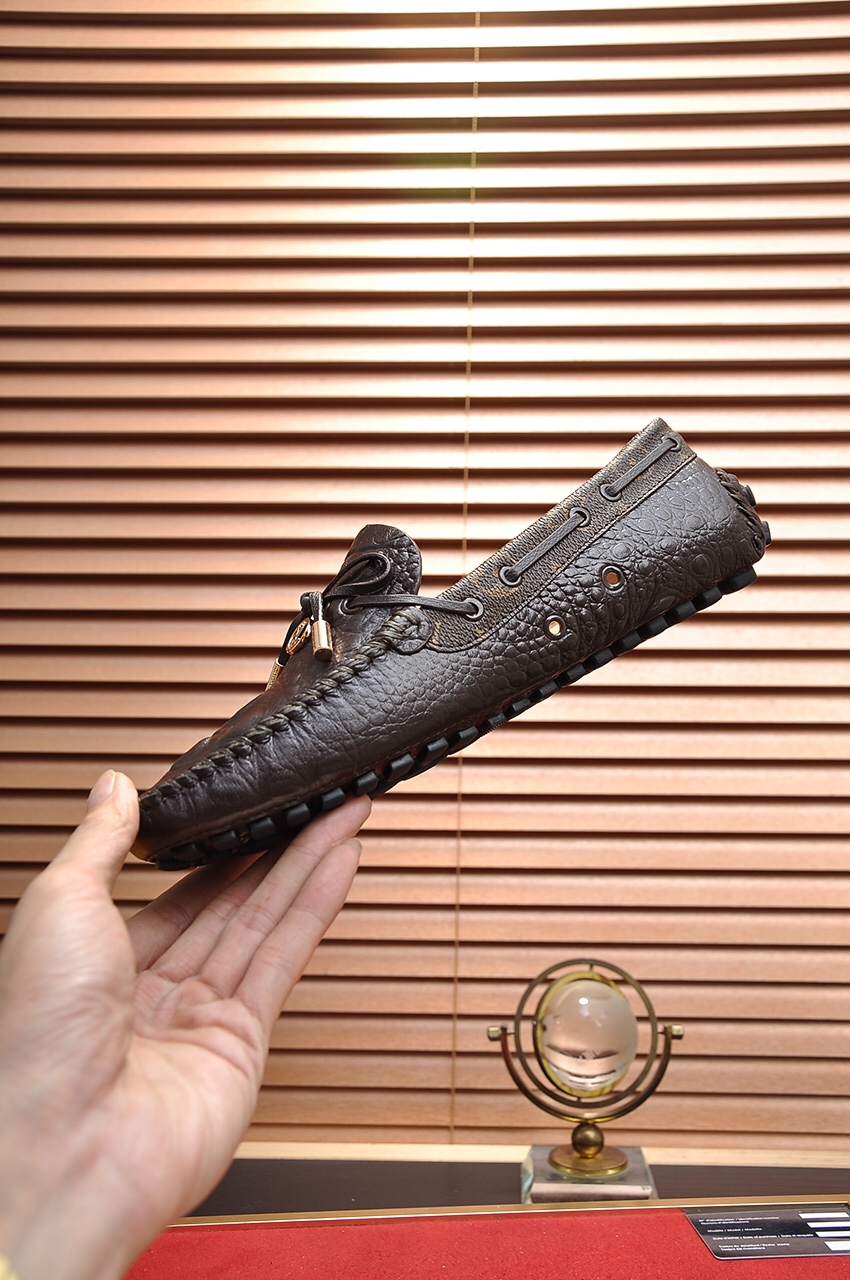 Louis Vuitton Leather Boots 5 - vstockx