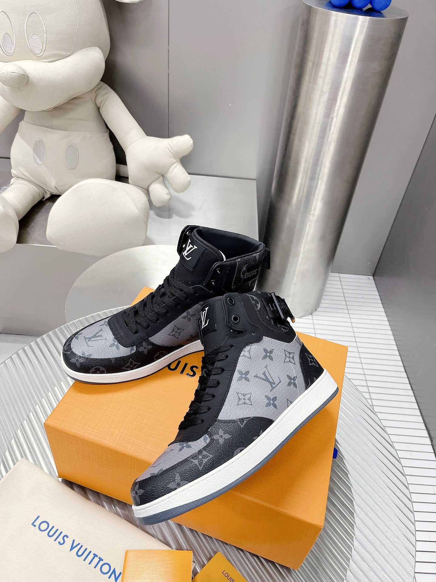 Louis Vuitton RIVOLI TRAINER BOOTS SNEAKER 11 - vstockx