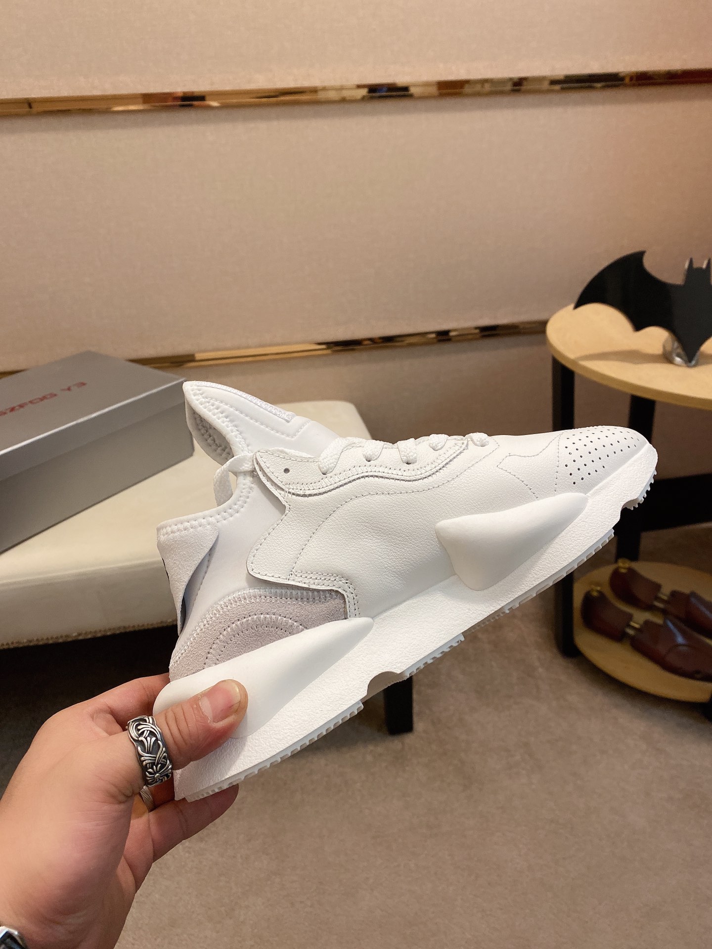 Y-3 Kaiwa Lace-Up Sneakers 40 - vstockx