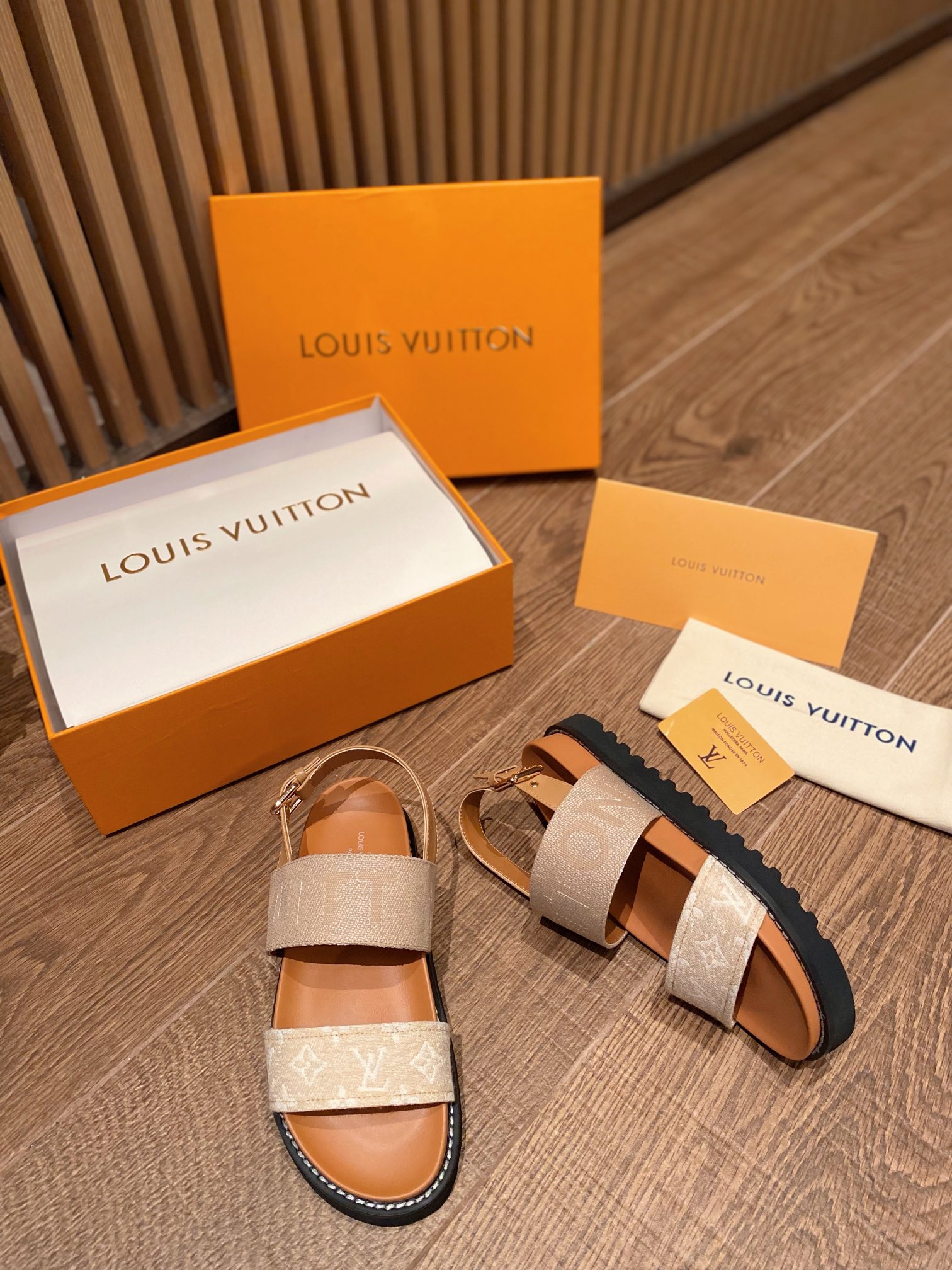 Louis Vuitton PASEO FLAT COMFORT SANDALS WOMEN 8 - vstockx