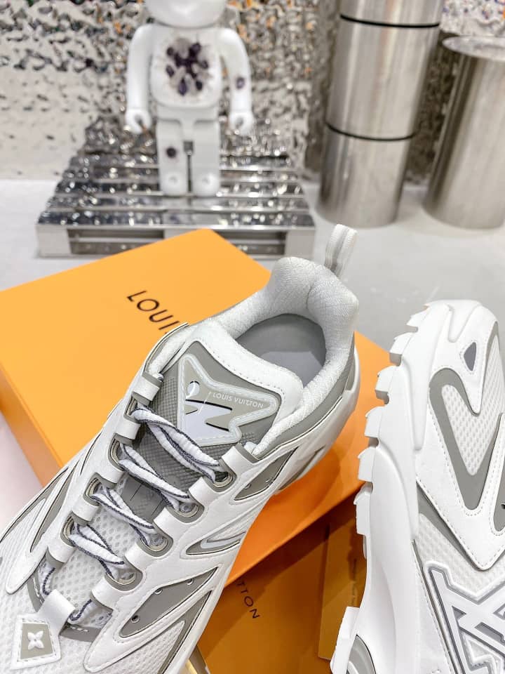 Louis Vuitton LV Runner Tatic Sneaker White - vstockx