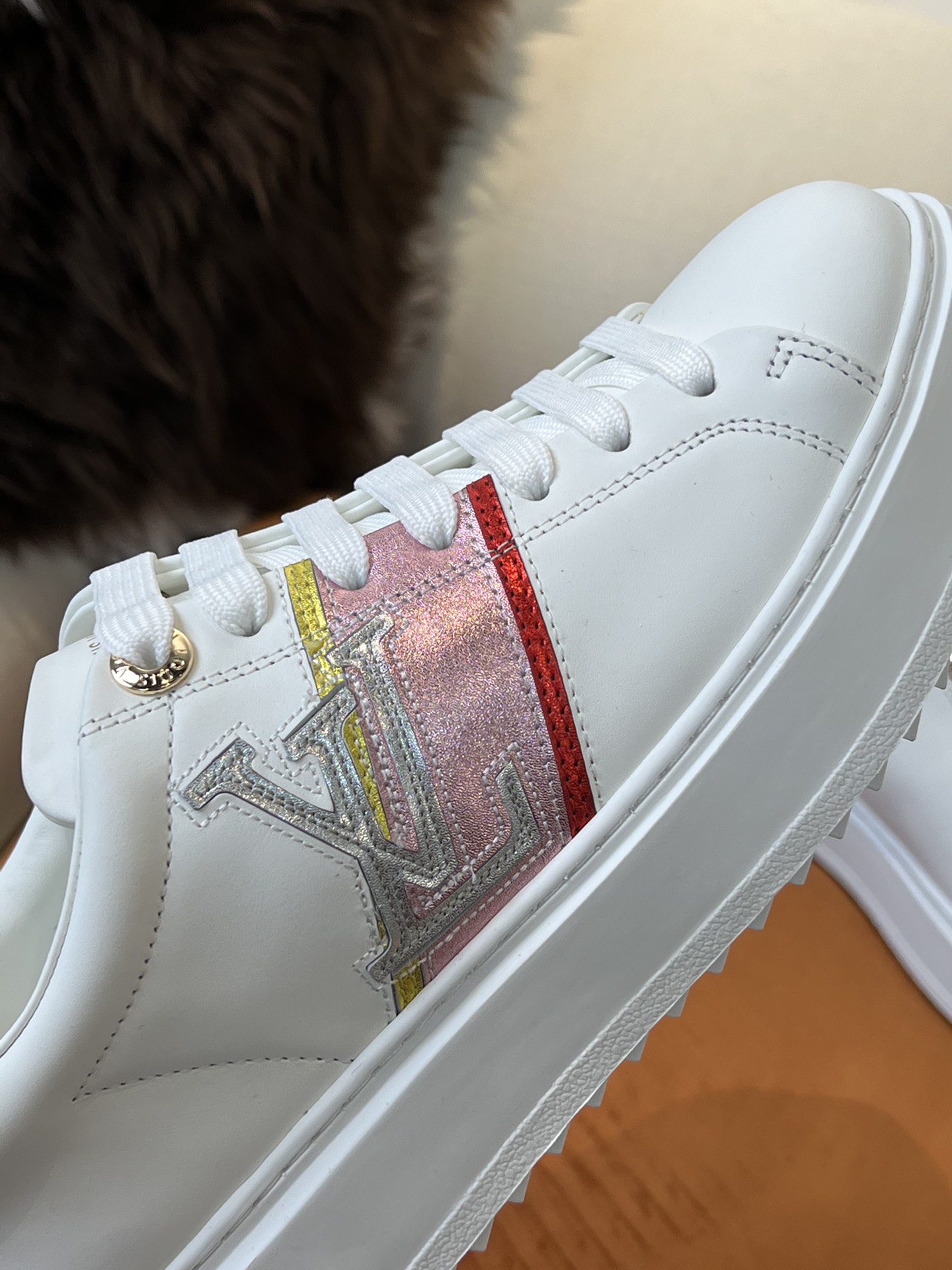 Louis Vuitton TIME OUT TRAINERS 1 - vstockx