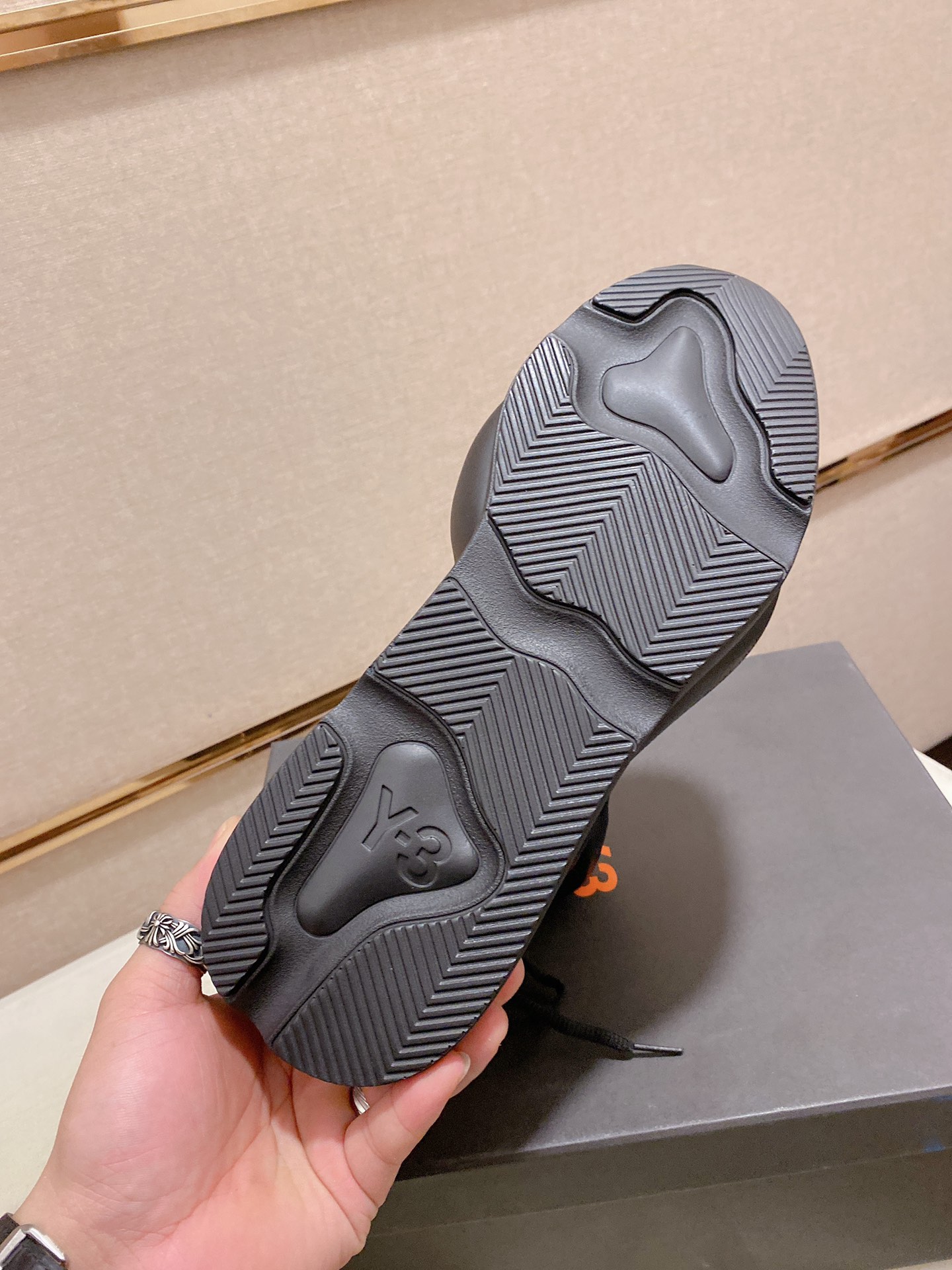 Y-3 Kaiwa Lace-Up Sneakers 8 - vstockx
