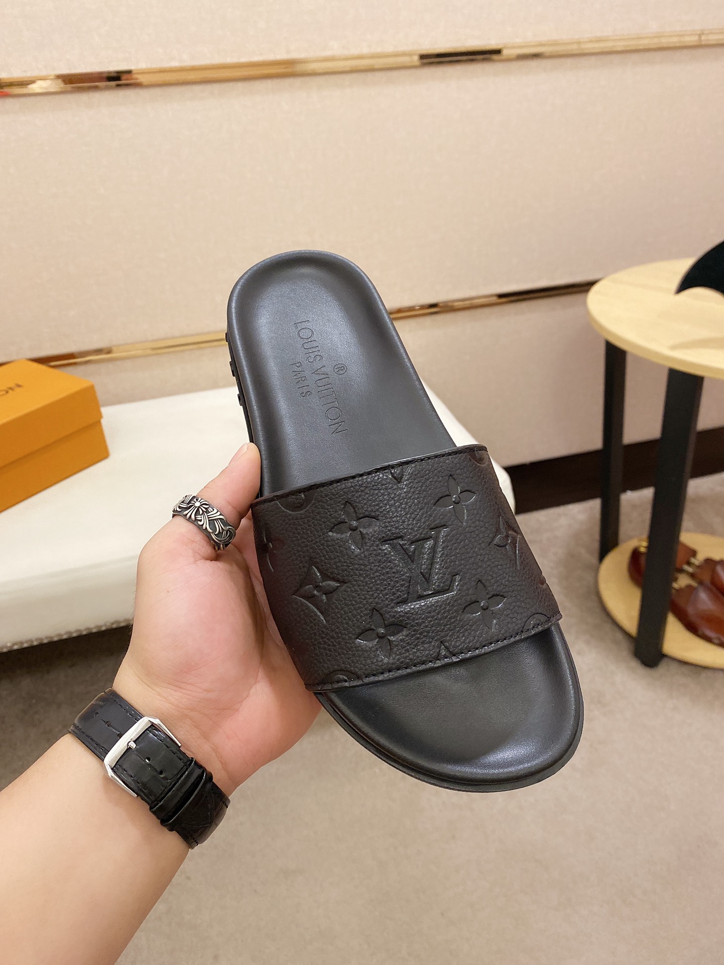 Louis Vuitton Slipper 16 - vstockx