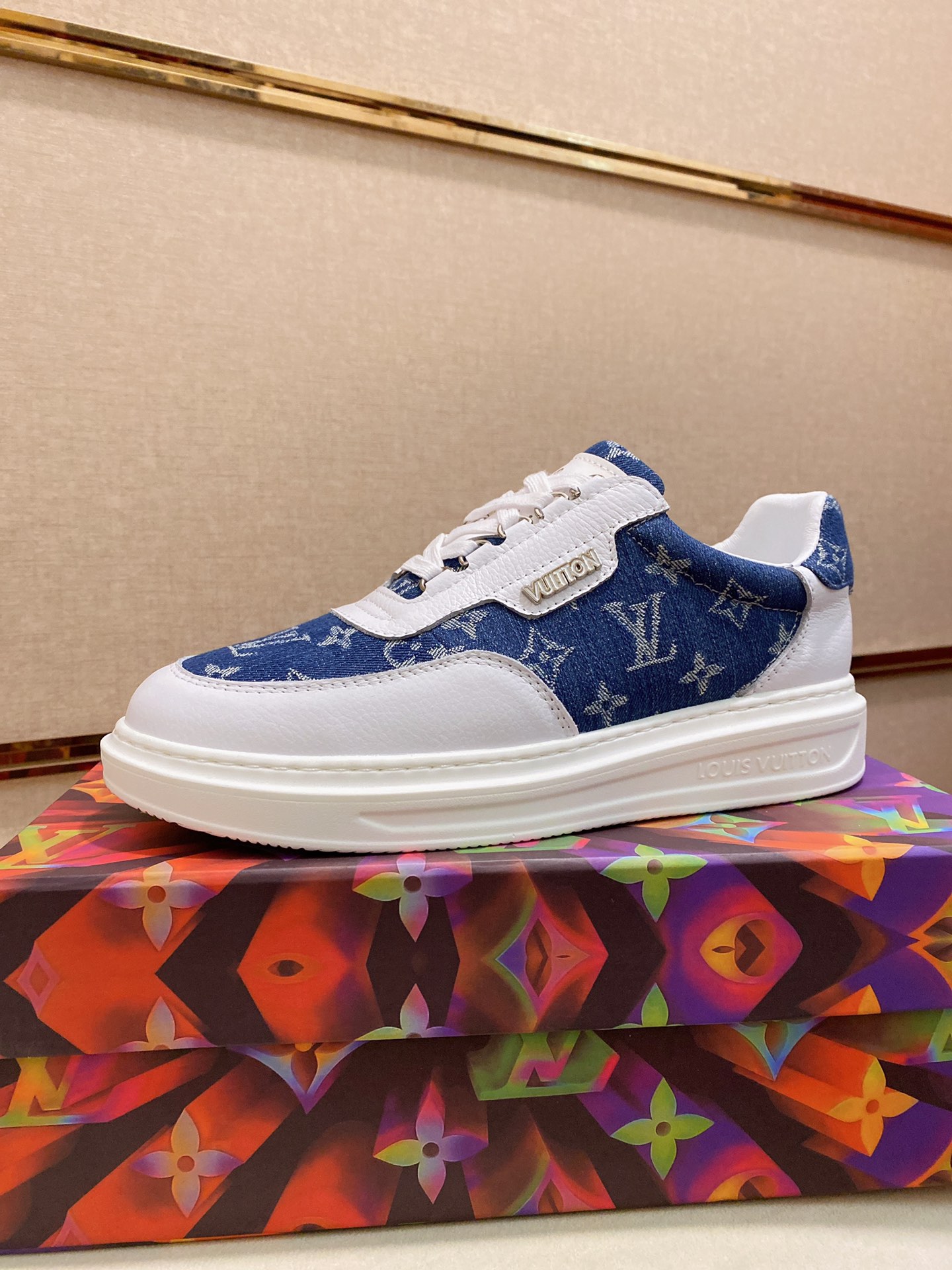 Louis Vuitton Low Top sneaker 108 - vstockx