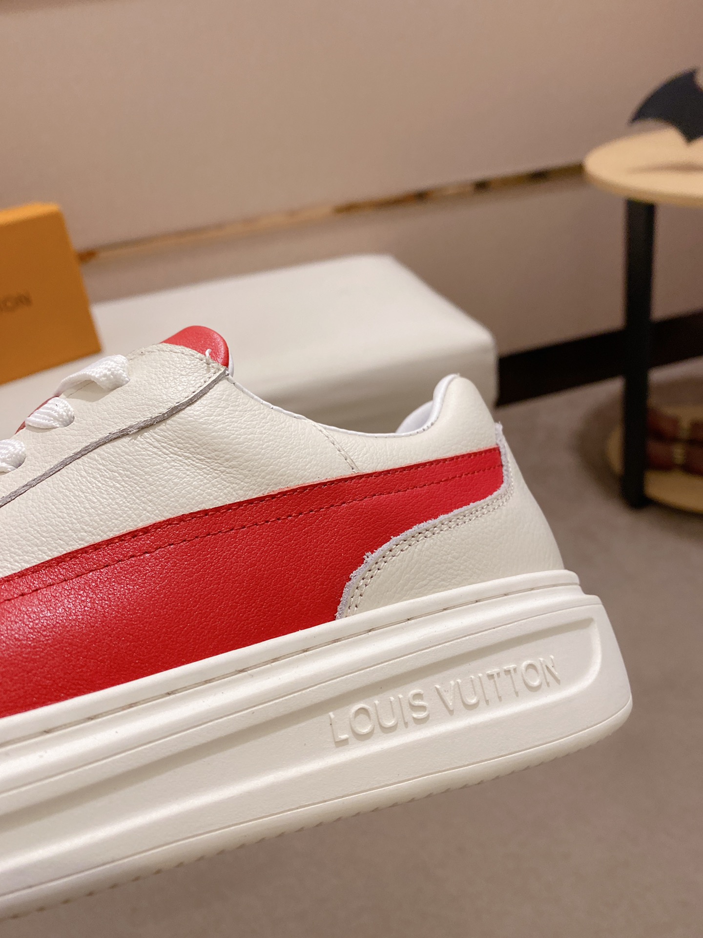 Louis Vuitton Low Top sneaker 122 - vstockx