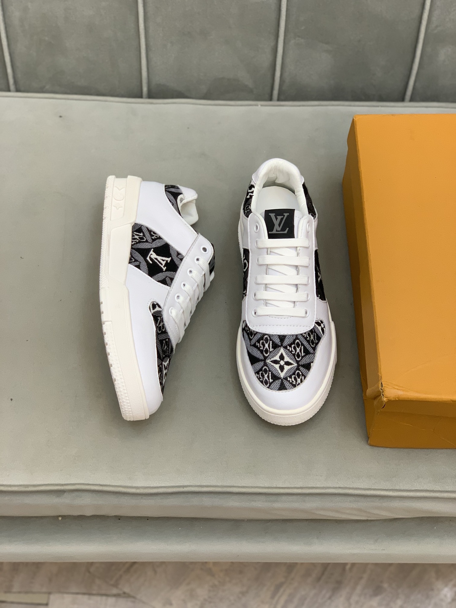 Louis Vuitton Low Top sneaker 12 - vstockx