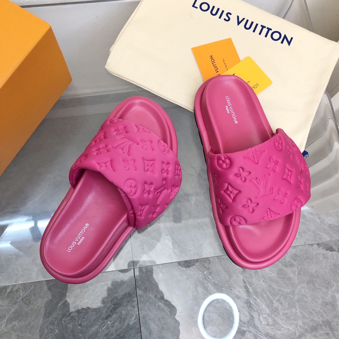 Louis Vuitton POOL PILLOW COMFORT MULES WOMEN 1 - vstockx