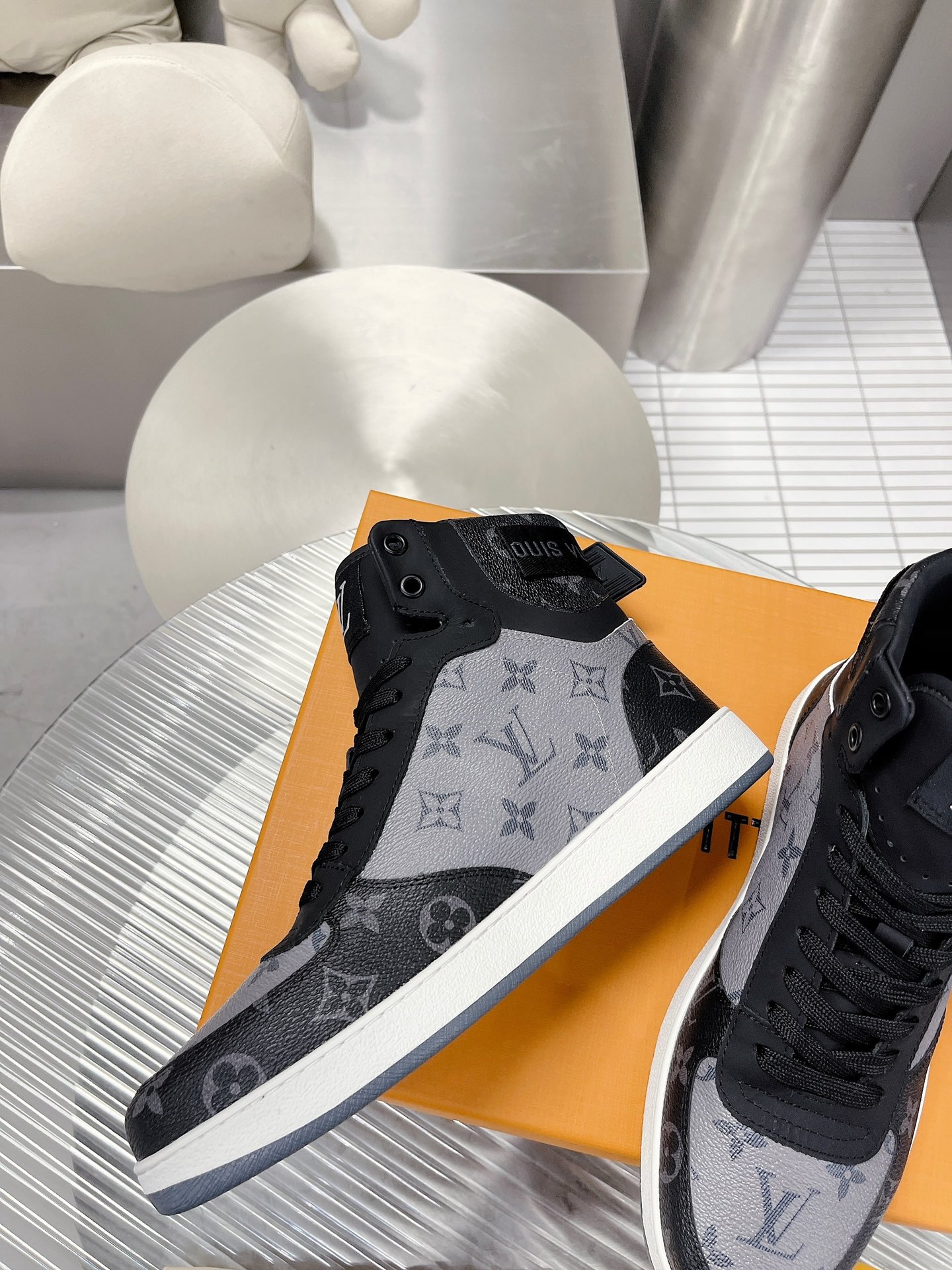 Louis Vuitton RIVOLI TRAINER BOOTS SNEAKER 11 - vstockx