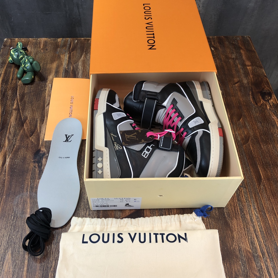Louis Vuitton Trainer Sneakers 17 - vstockx