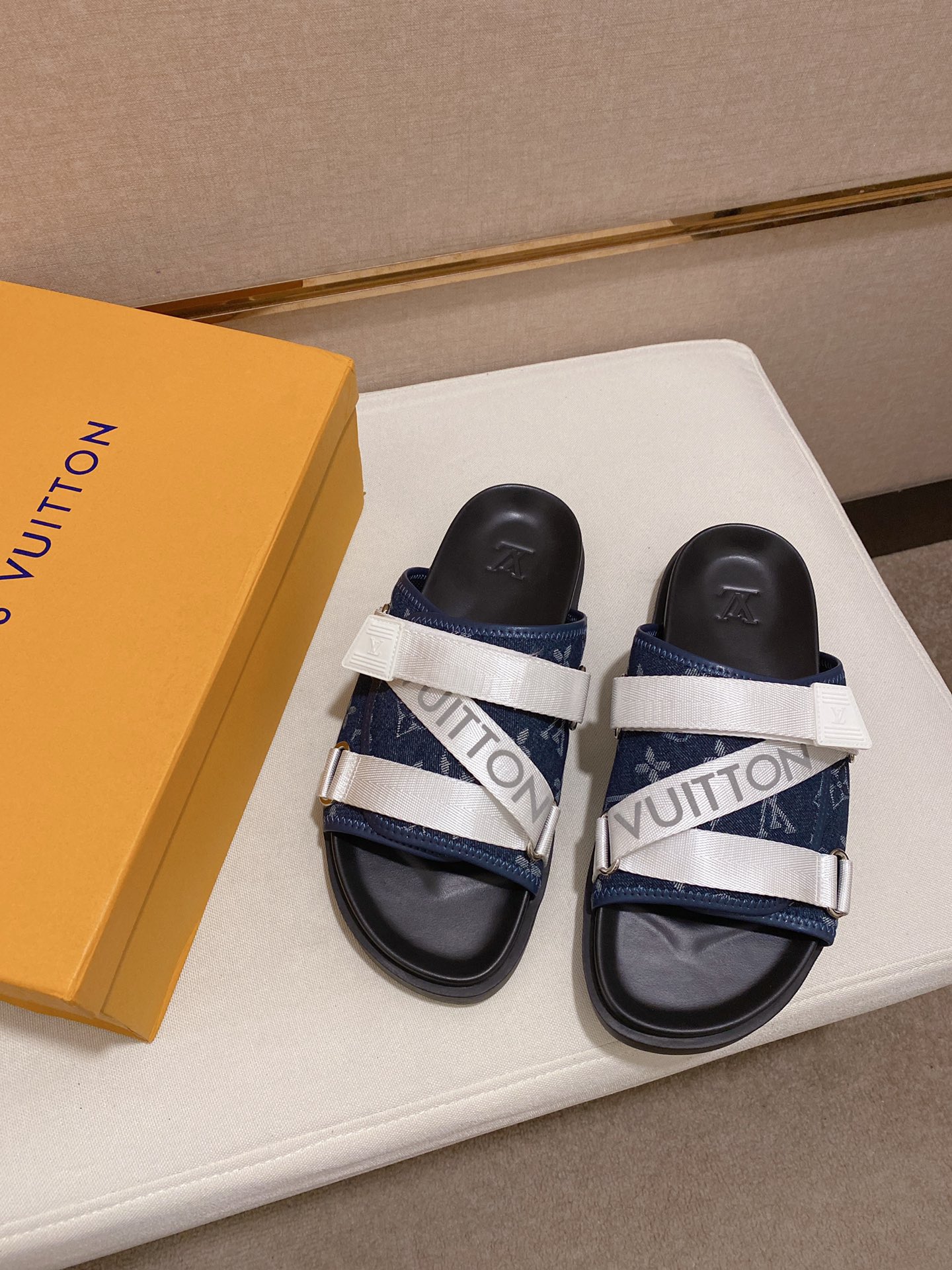 Louis Vuitton Honolulu Sneaker 14 - vstockx
