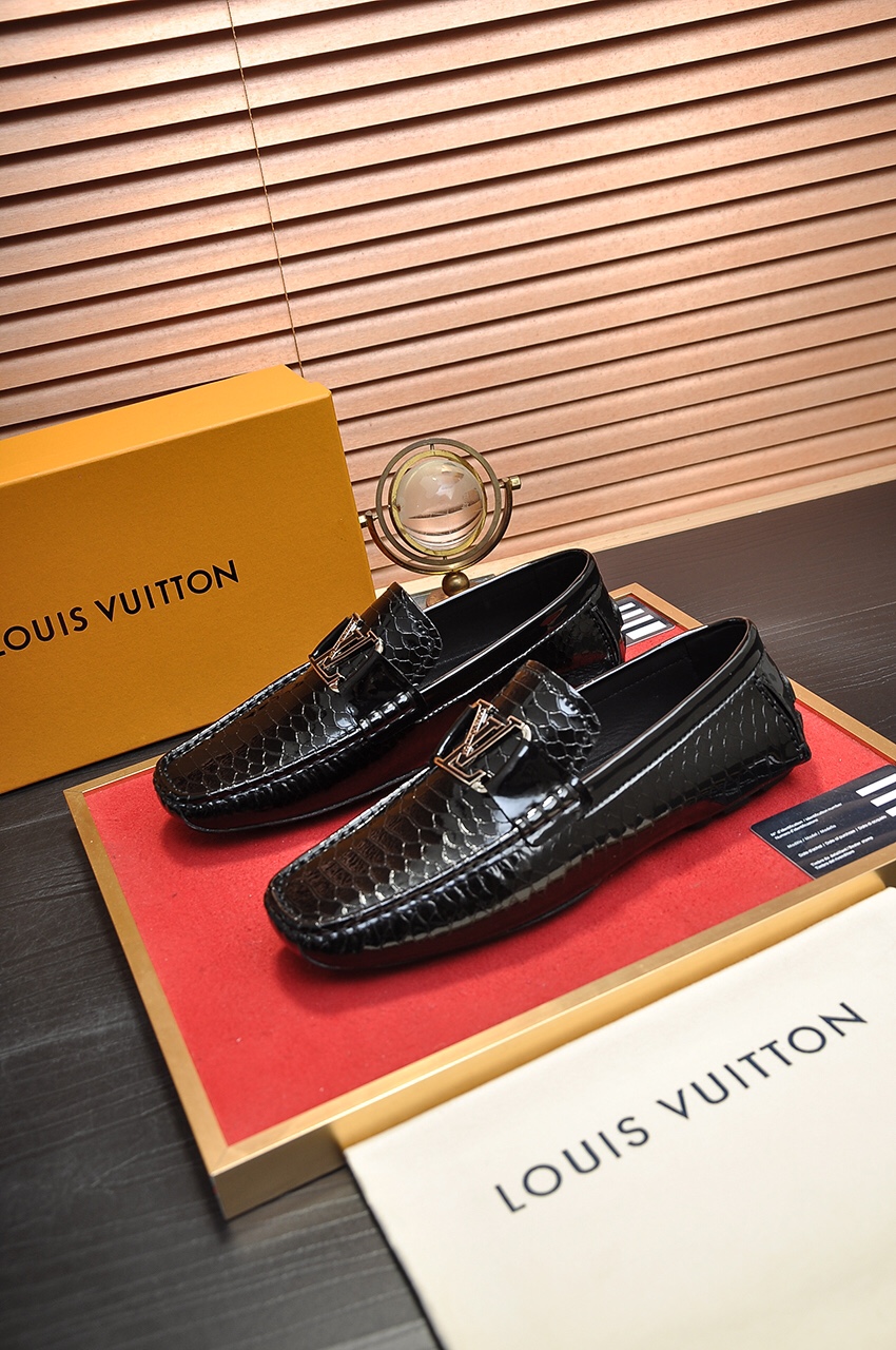 Louis Vuitton Leather Boots 14 - vstockx