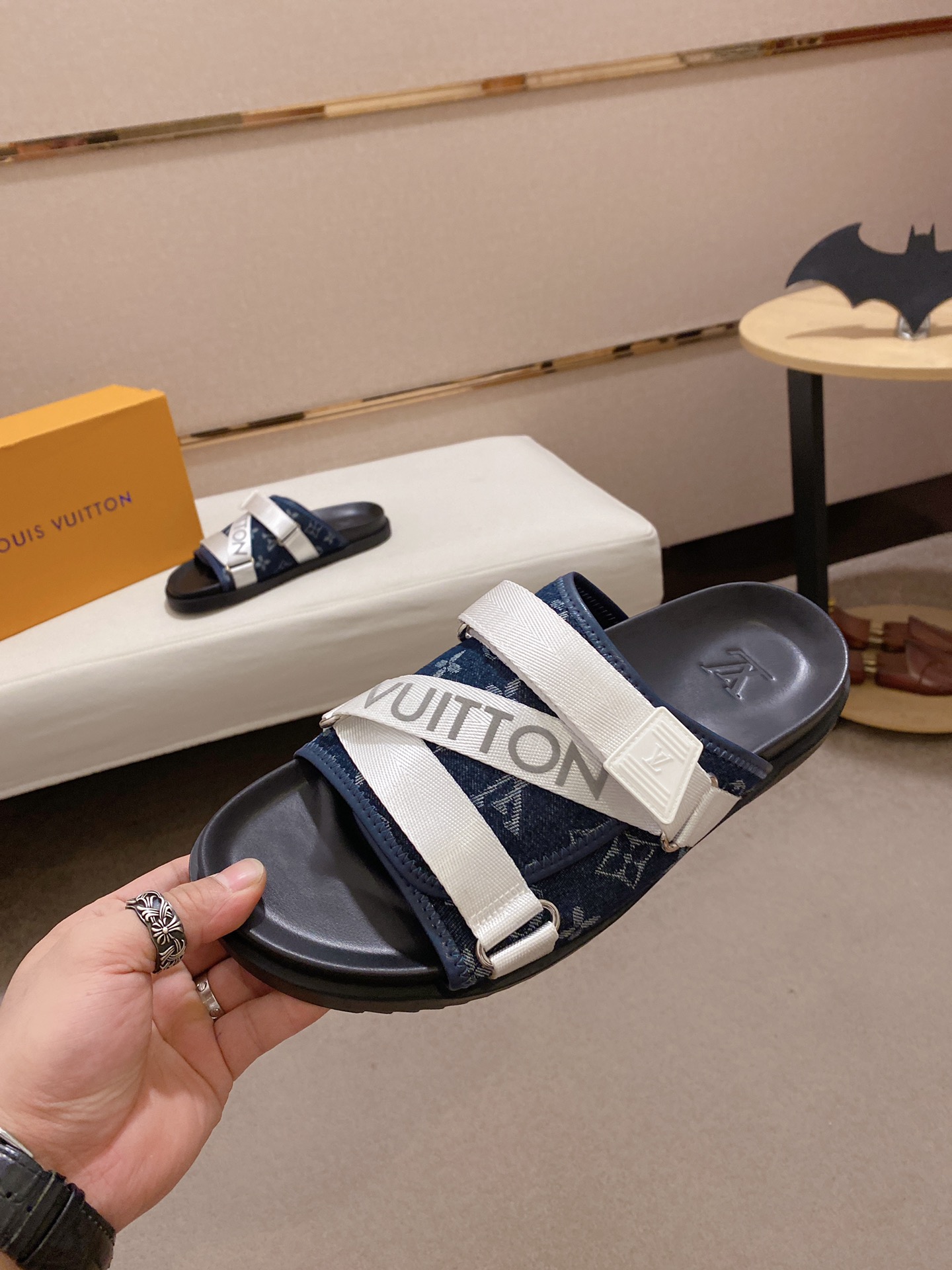 Louis Vuitton Honolulu Sneaker 14 - vstockx