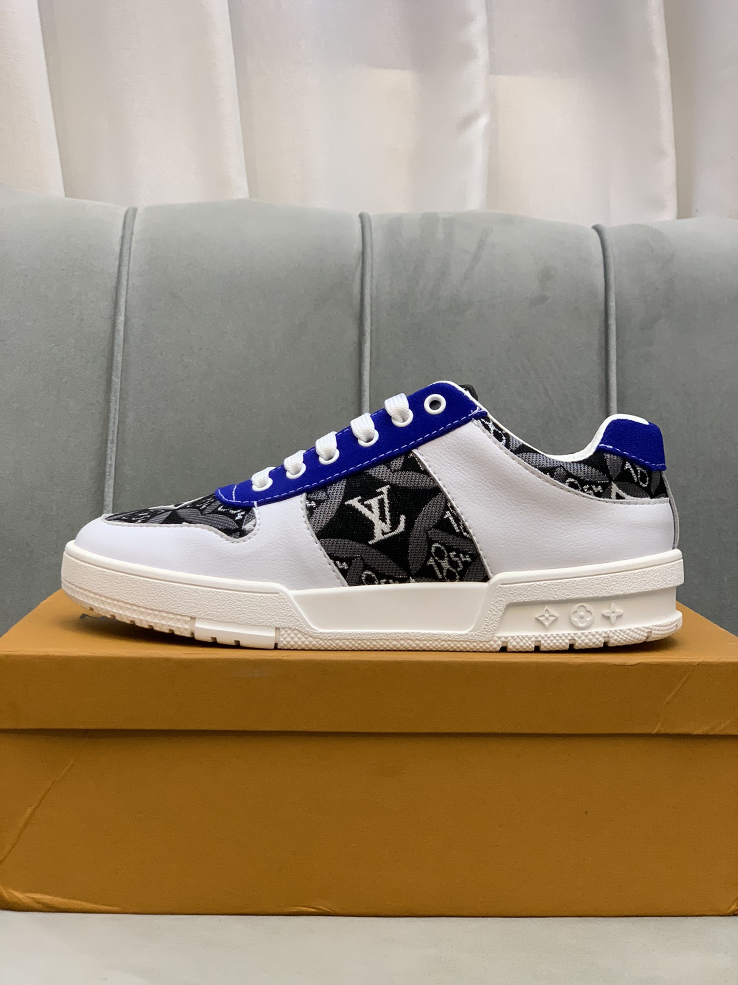 Louis Vuitton Low Top sneaker 9 - vstockx