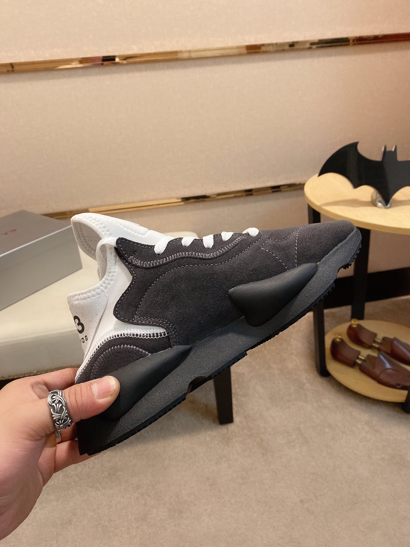 Y-3 Kaiwa Lace-Up Sneakers 47 - vstockx