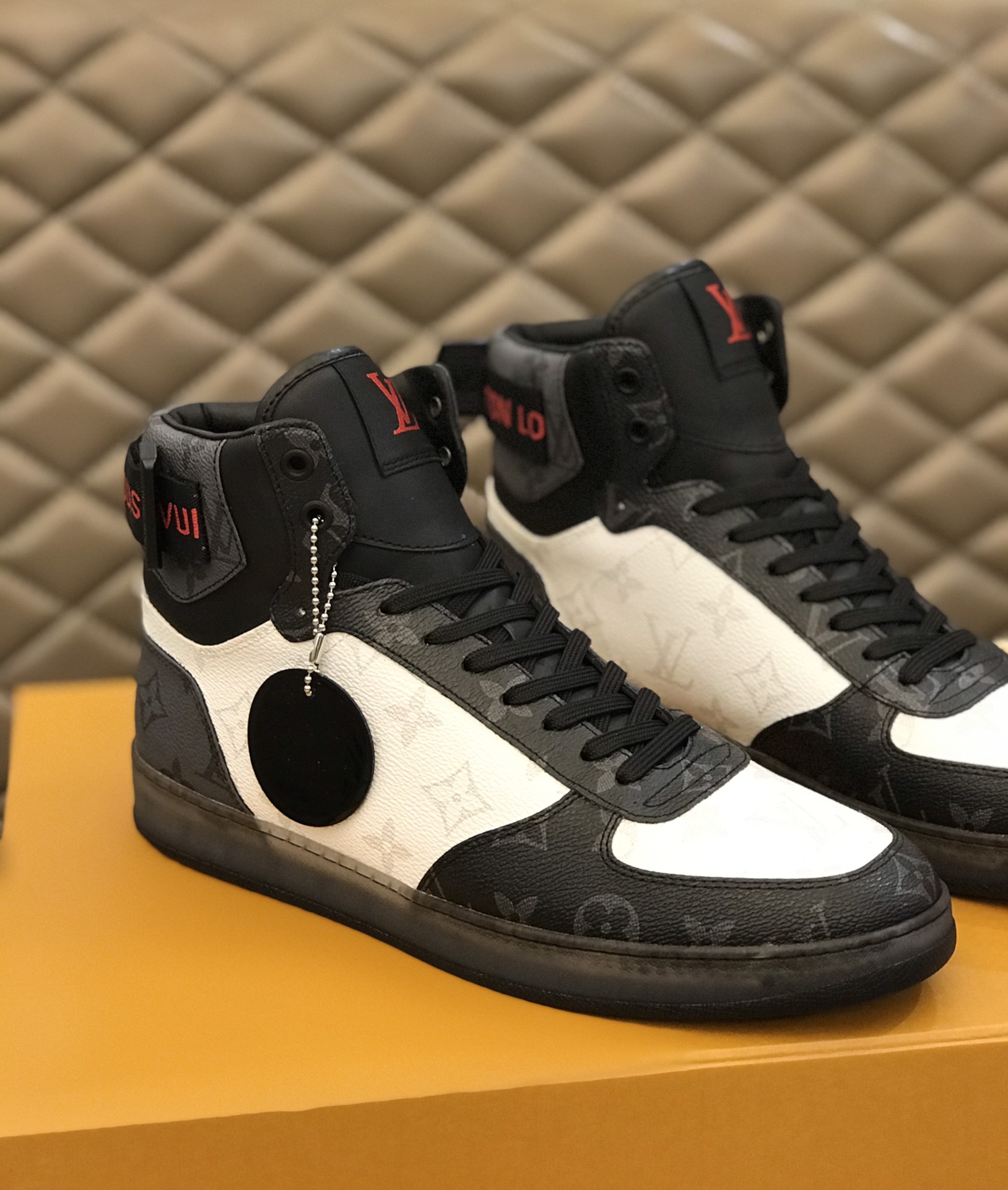 Louis Vuitton Rivoli sneaker 10 - vstockx