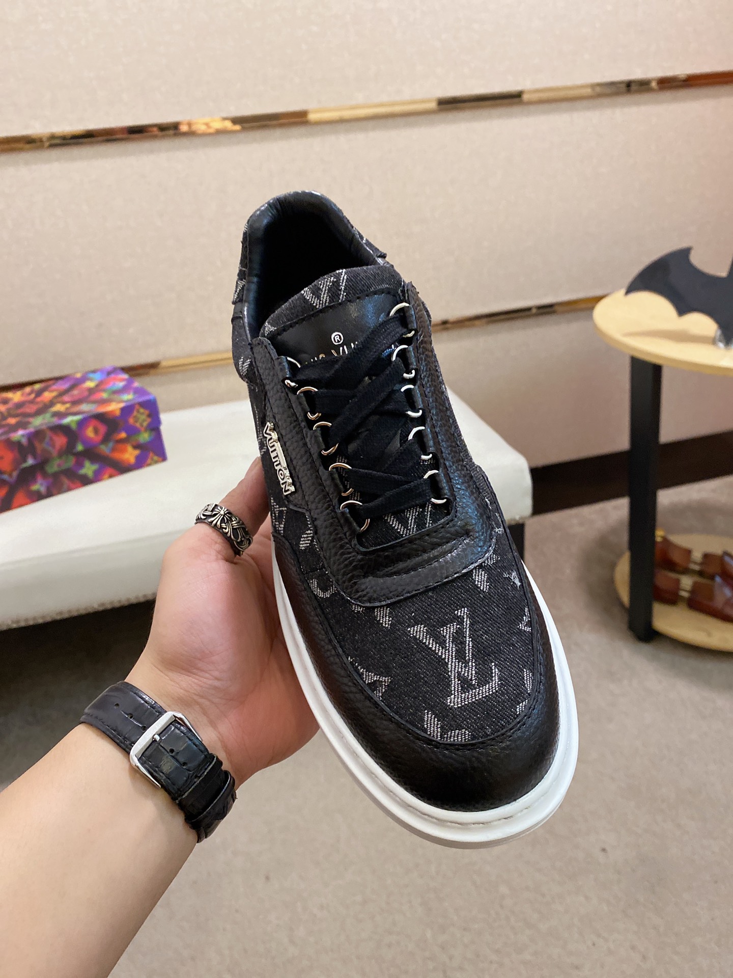 Louis Vuitton Low Top sneaker 109 - vstockx