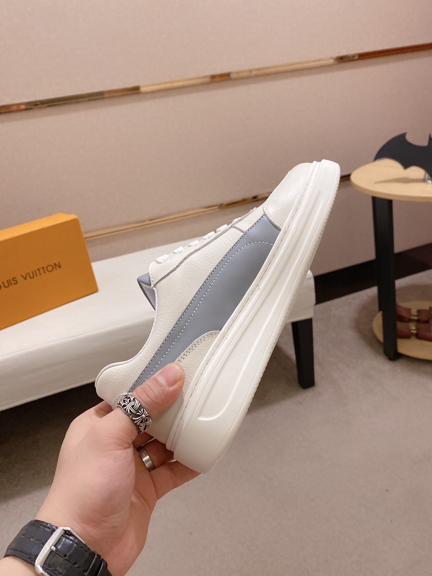 Louis Vuitton Low Top sneaker 123 - vstockx