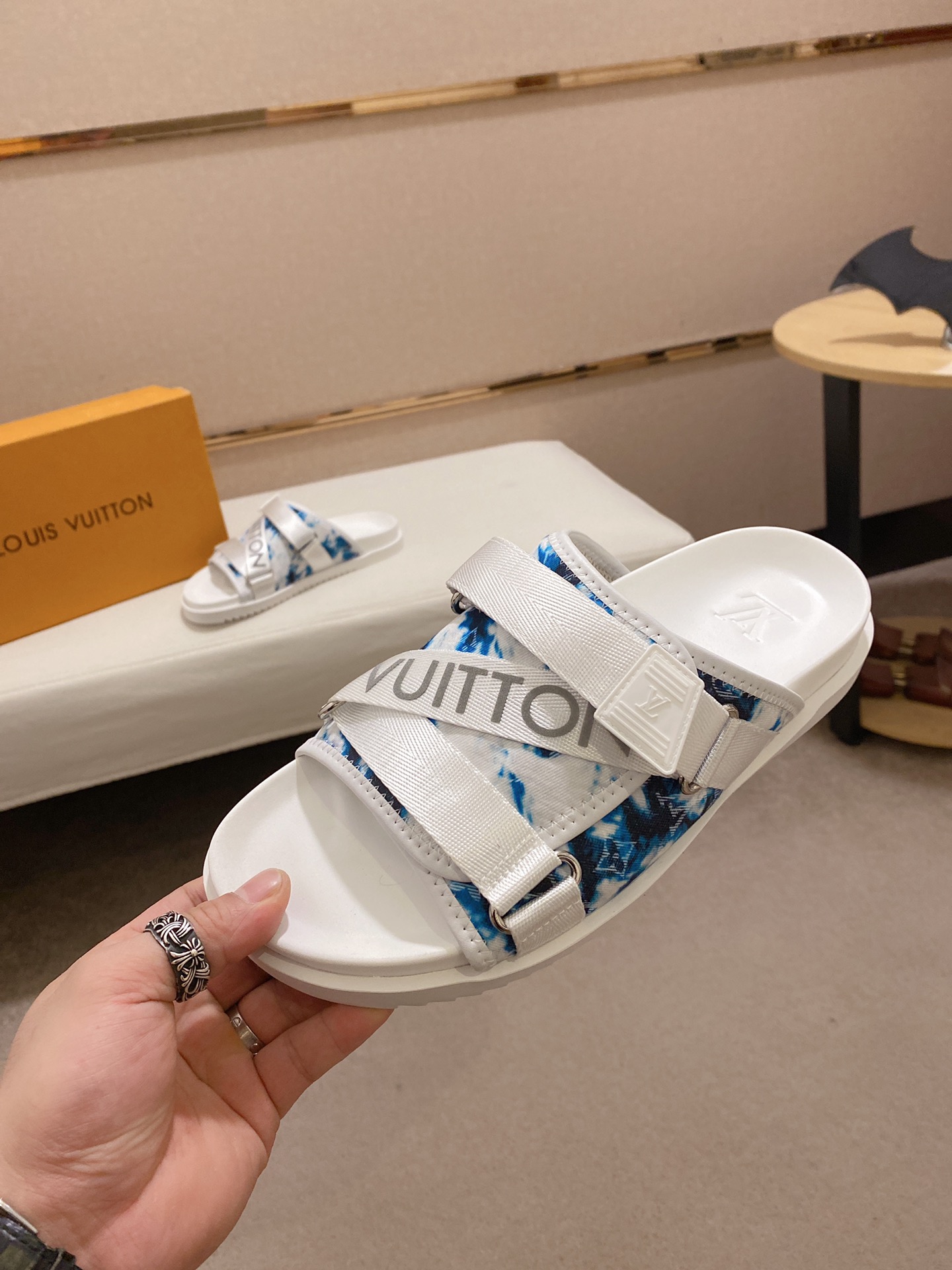 Louis Vuitton Honolulu Sneaker 7 - vstockx