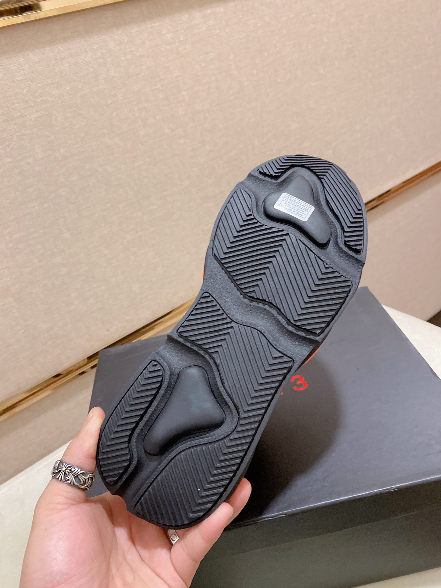 Y-3 Kaiwa Lace-Up Sneakers 5 - vstockx