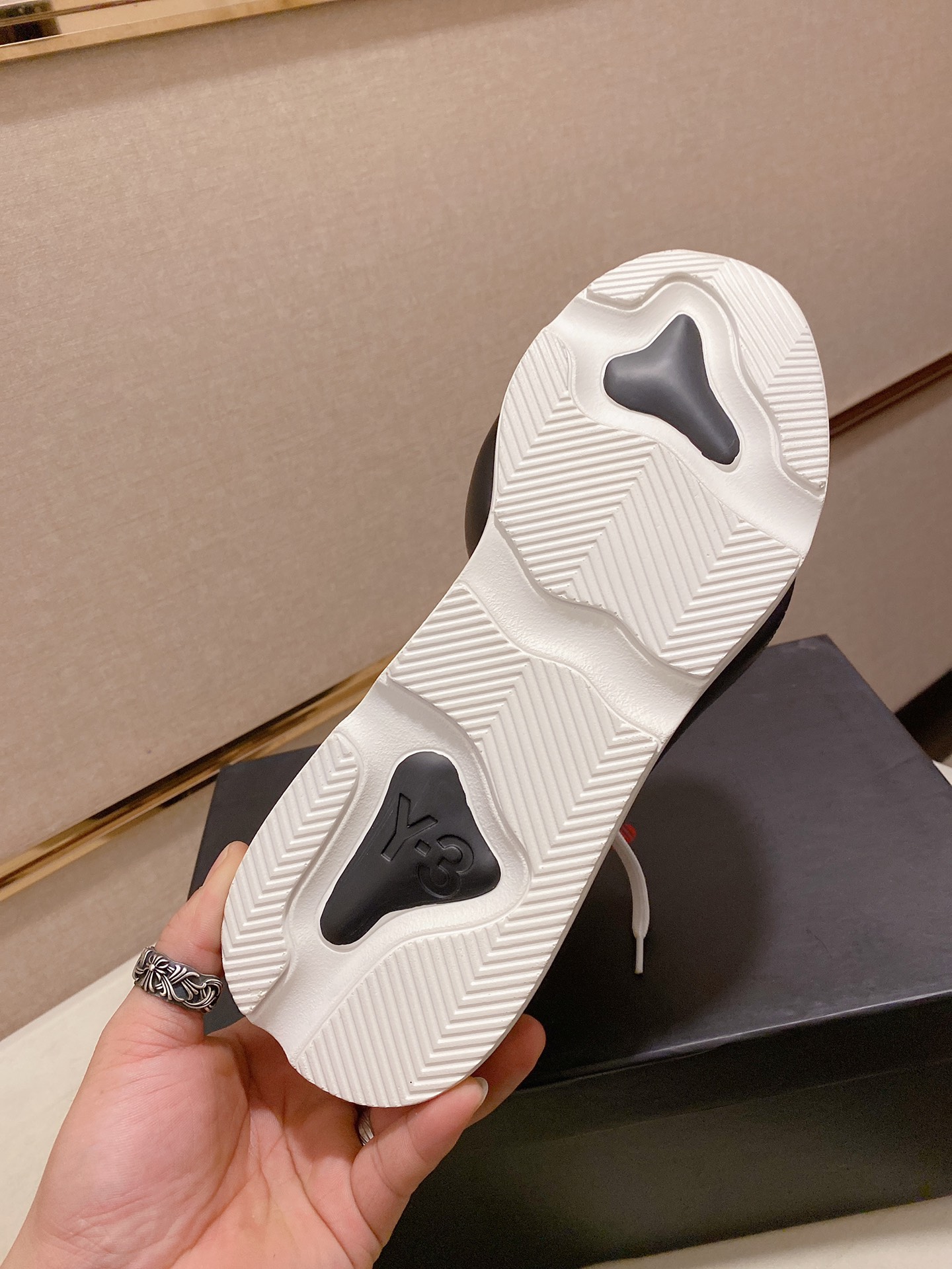 Y-3 Kaiwa Lace-Up Sneakers 23 - vstockx