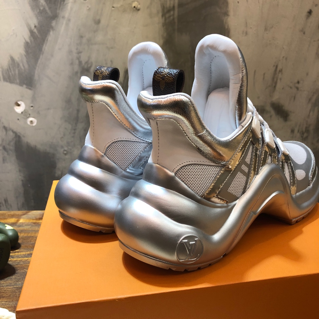 Louis Vuitton Archlight 25 - vstockx