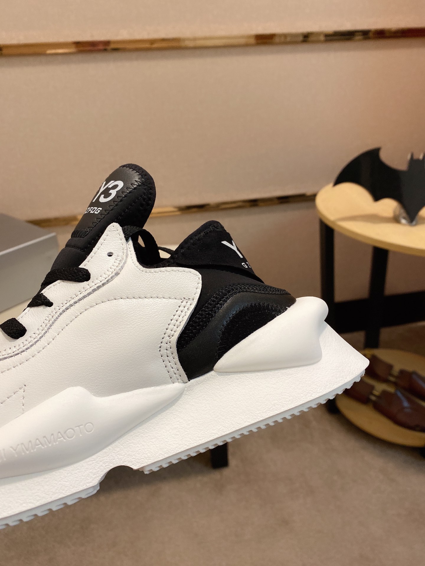 Y-3 Kaiwa Lace-Up Sneakers 39 - vstockx