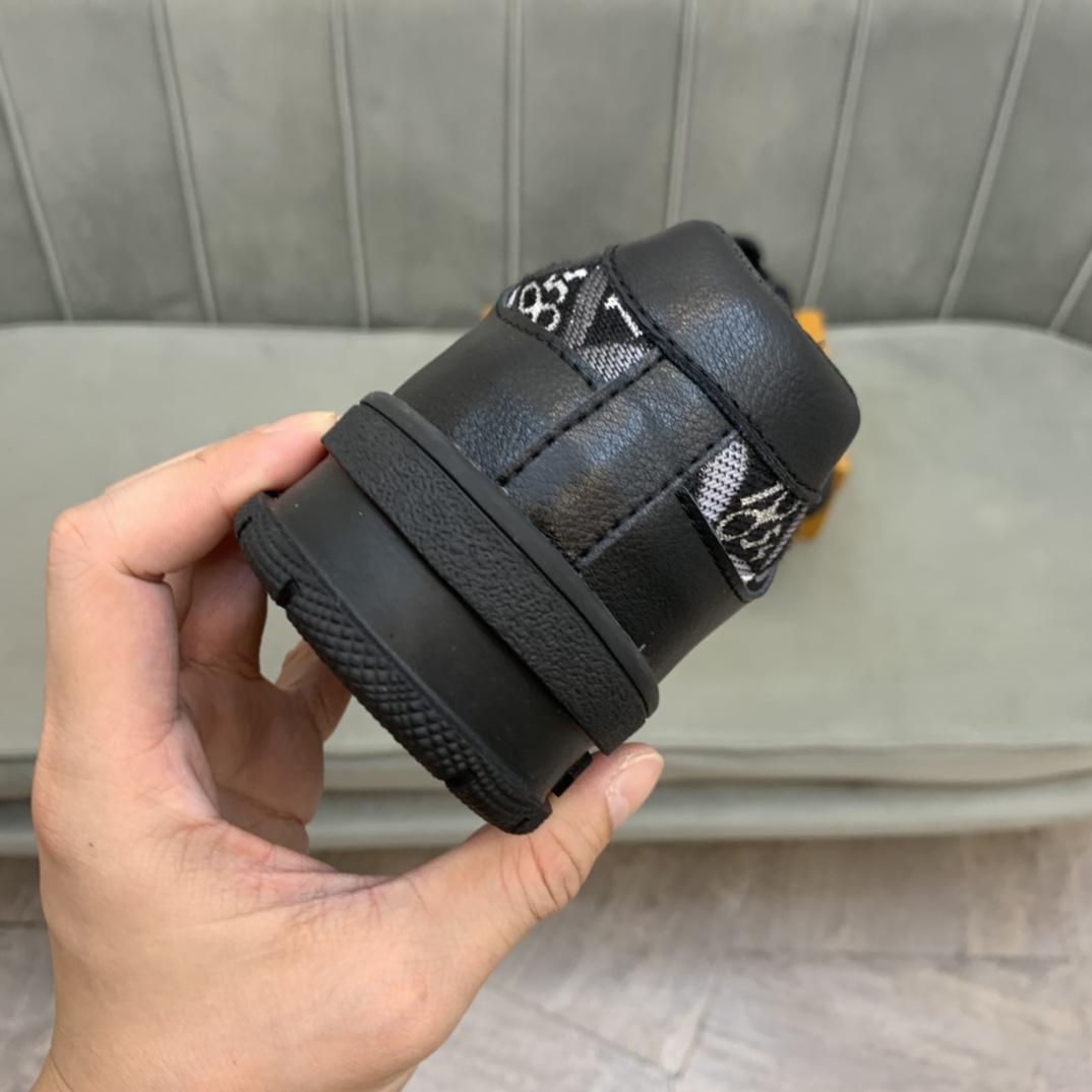 Louis Vuitton Low Top sneaker 13 - vstockx